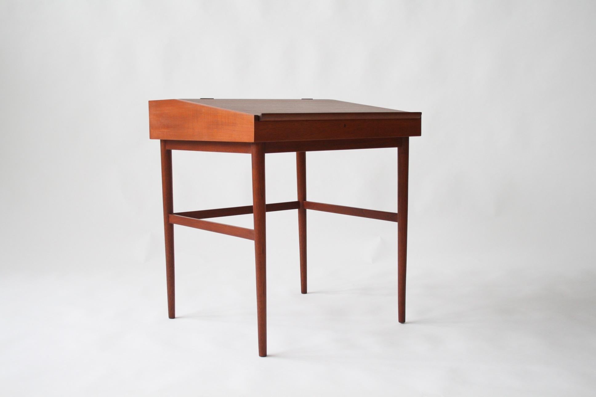 Mid-20th Century Finn Juhl NV40 Teak Writing Desk for Niels Vodder For Sale