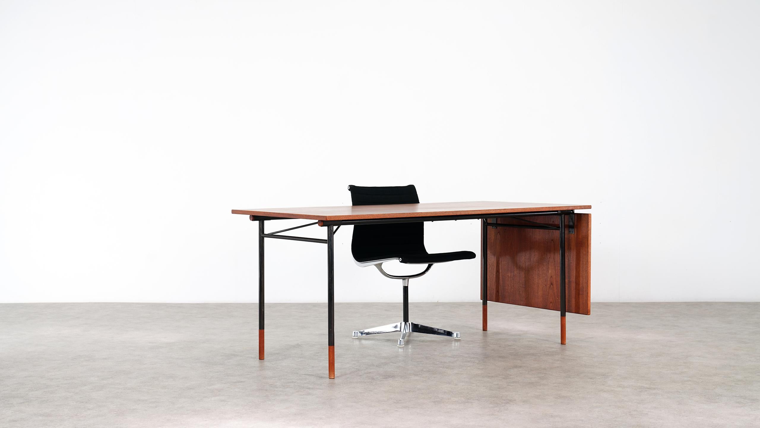 Mid-20th Century Finn Juhl Nyhavn Desk & Table, 1st Edition, 1945 by Illums Bolighus, København