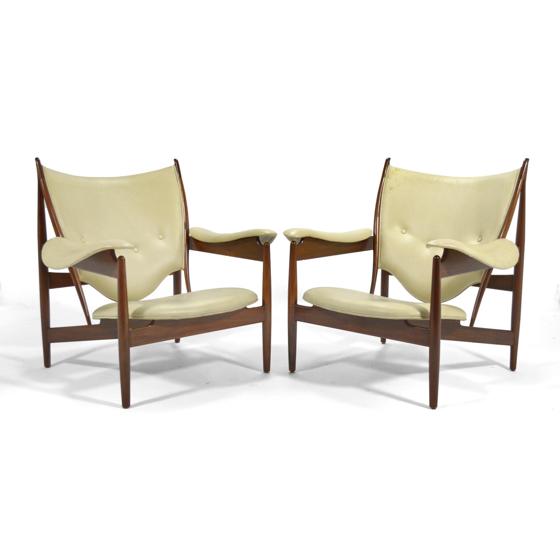 Finn Juhl Pair of Chieftain Chairs by Baker For Sale 1