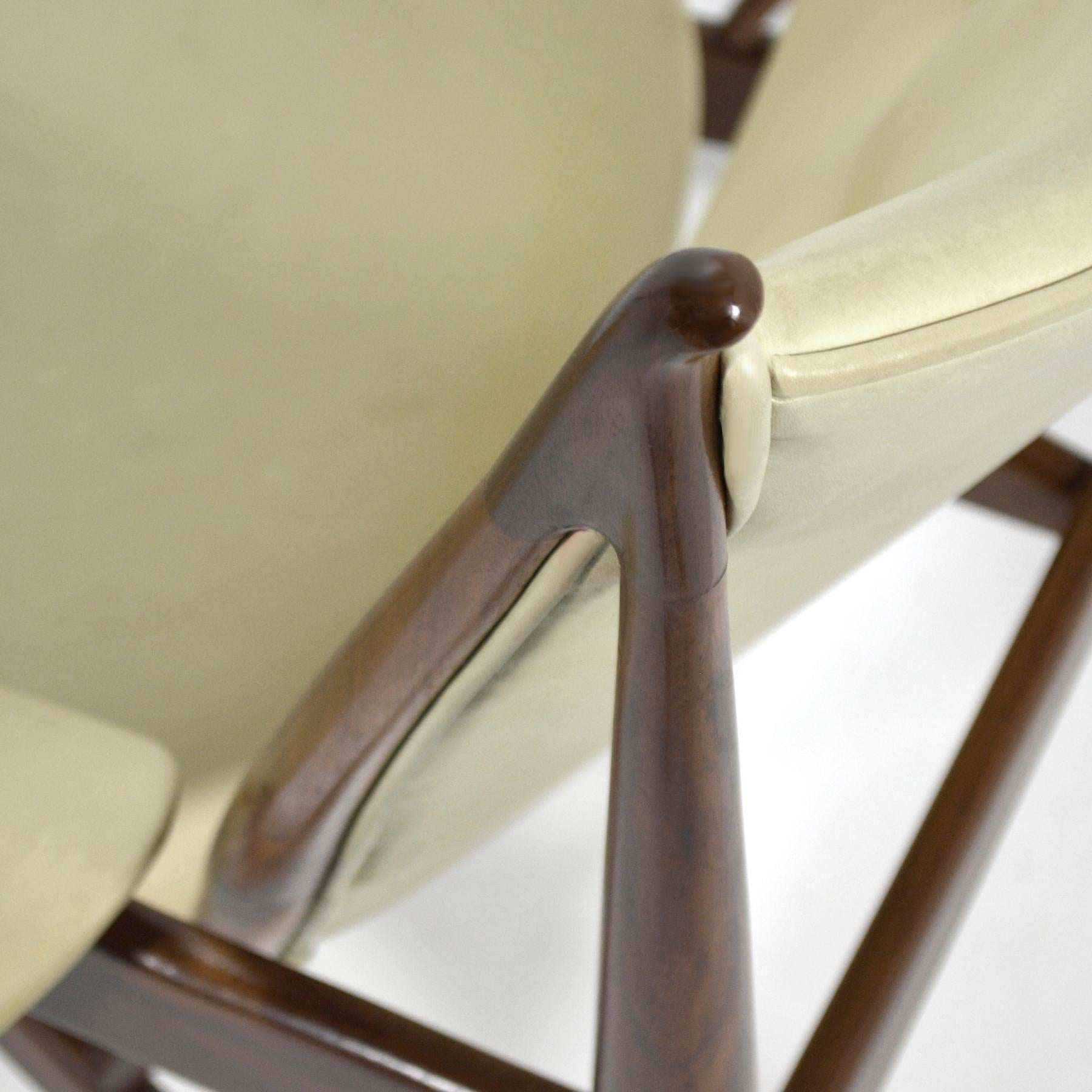 Finn Juhl Pair of Chieftain Chairs by Baker In Good Condition For Sale In Highland, IN