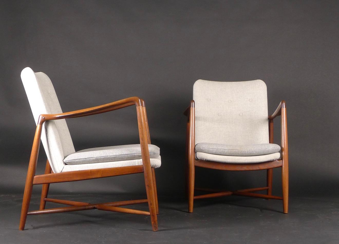 Danish Finn Juhl, Pair of Fireplace Chairs, model BO59, by Bovirke, designed 1946 For Sale