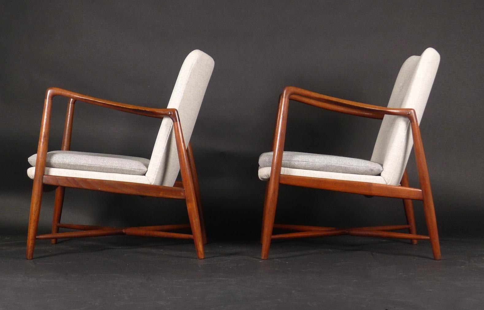 Finn Juhl, Pair of Fireplace Chairs, model BO59, by Bovirke, designed 1946 In Excellent Condition For Sale In Wargrave, Berkshire