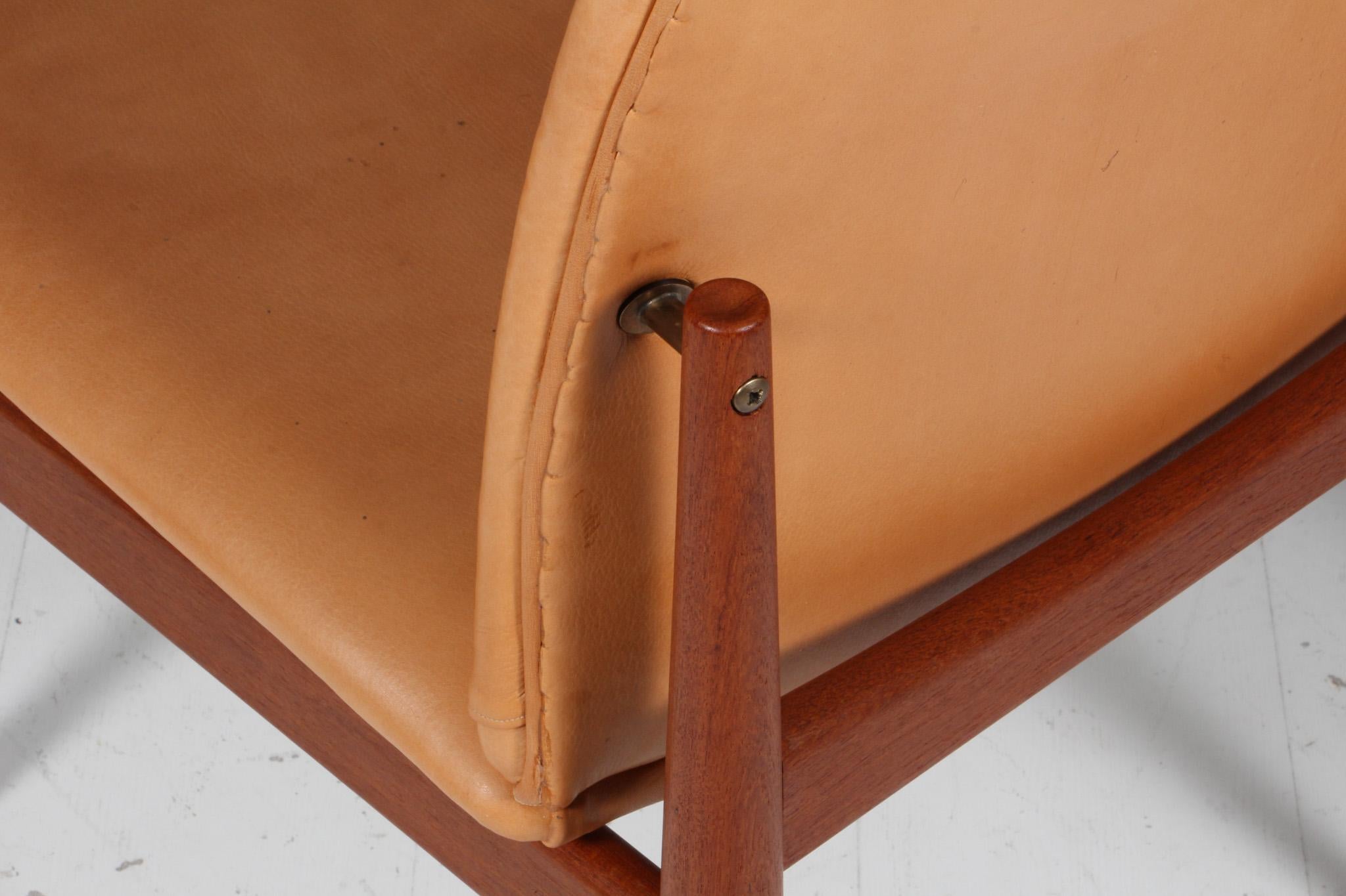 Leather Finn Juhl pair of lounge chairs with nature leather, Model 191, Denmark For Sale