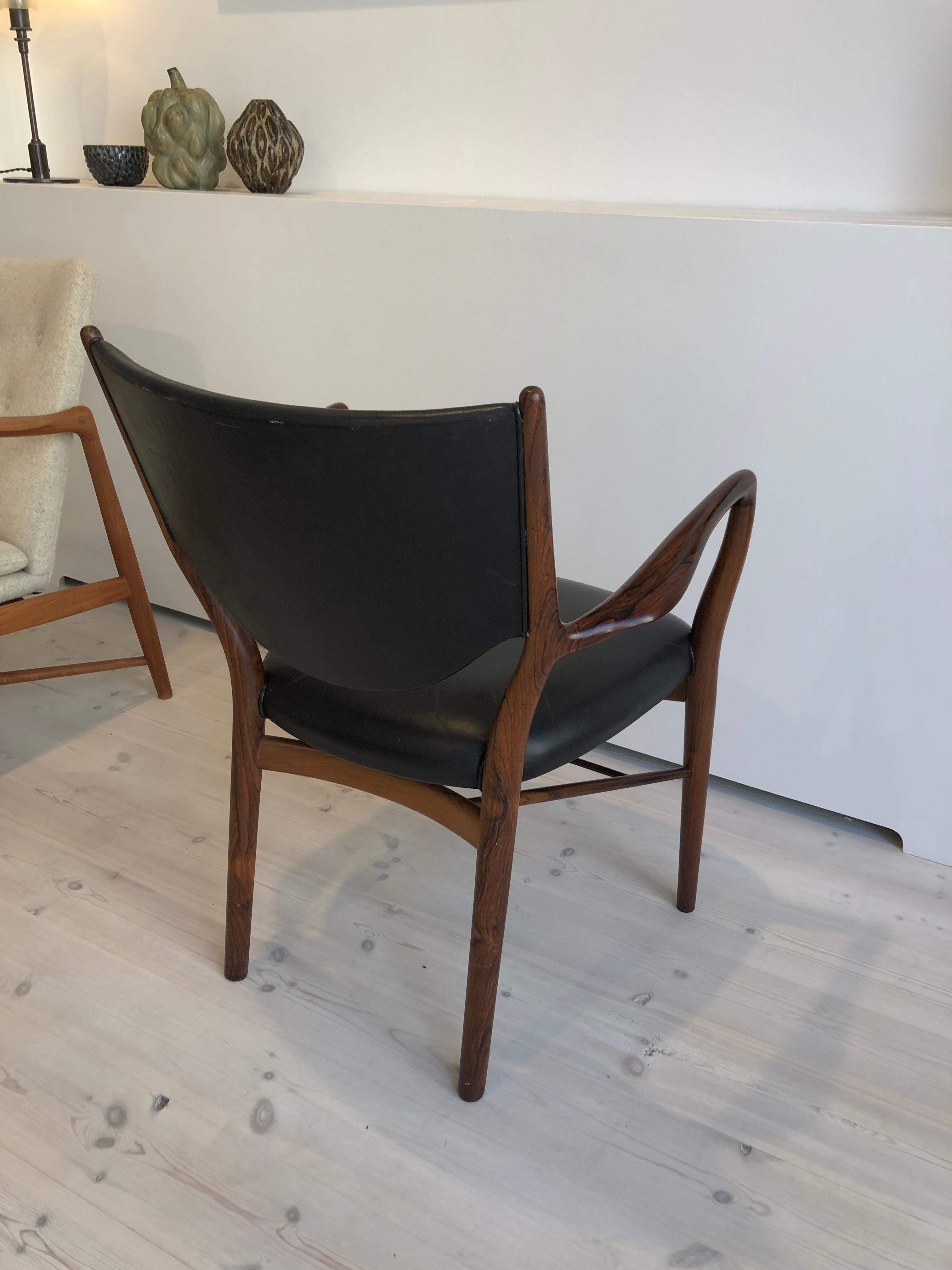 Finn Juhl Pair of NV46 Armchairs in Brazilian Rosewood for Niels Vodder, 1946 For Sale 6