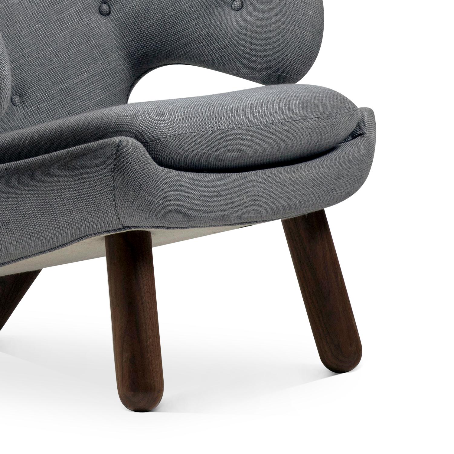 Finn Juhl Silla Pelícano Tela con Botones y Madera en Bueno Estado en Barcelona, Barcelona