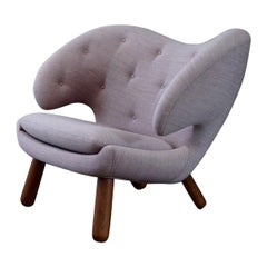 Finn Juhl Pelican Chair Fabric with Buttons and Wood