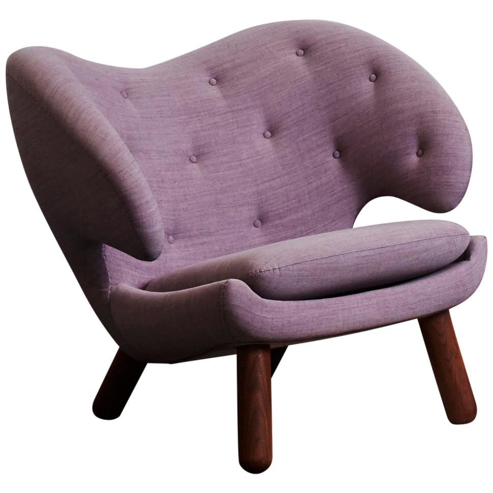 Finn Juhl Pelican Chair, Fabric with Buttons