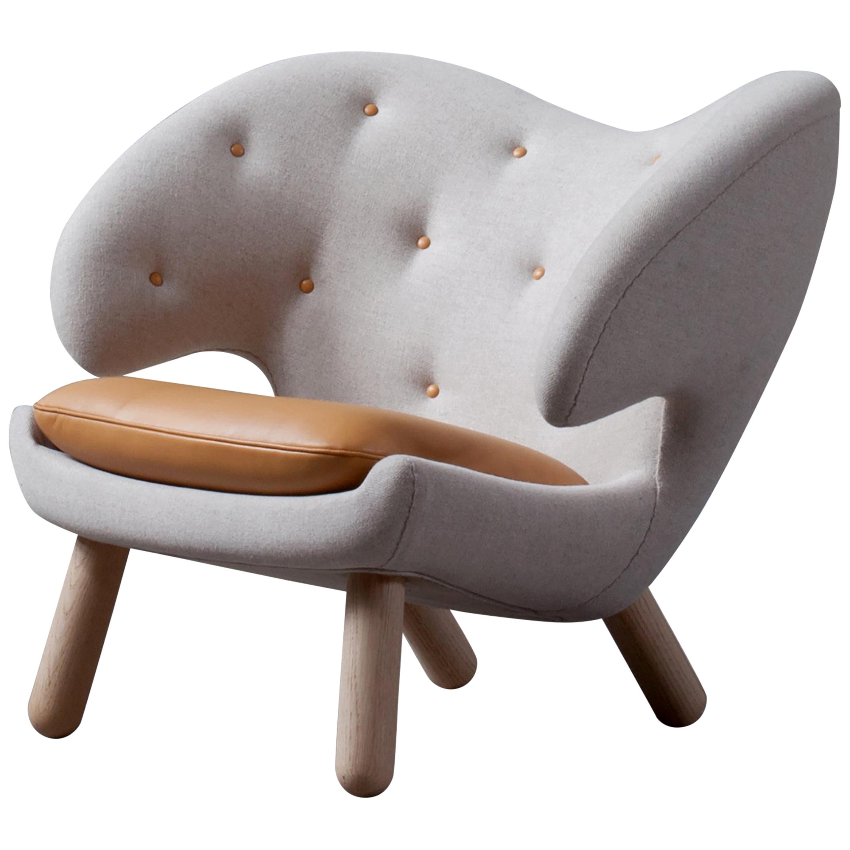Finn Juhl Pelican Chair Grey Fabric and Leather