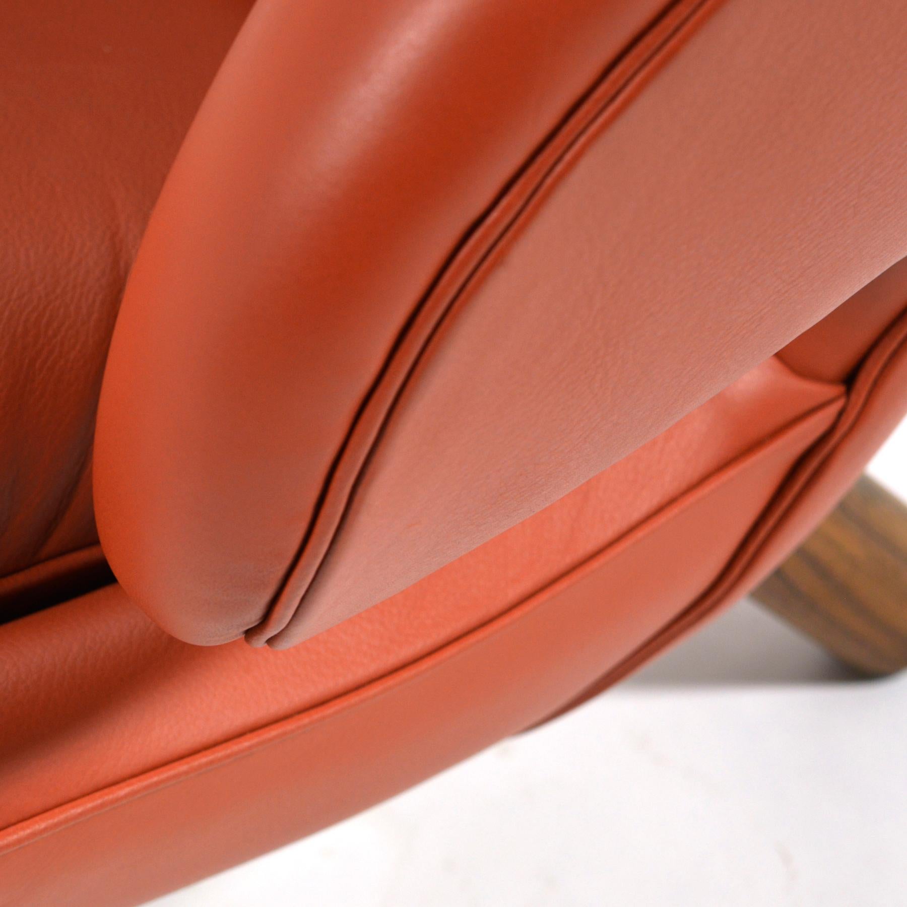 Finn Juhl Pelican Chair in Leather 5