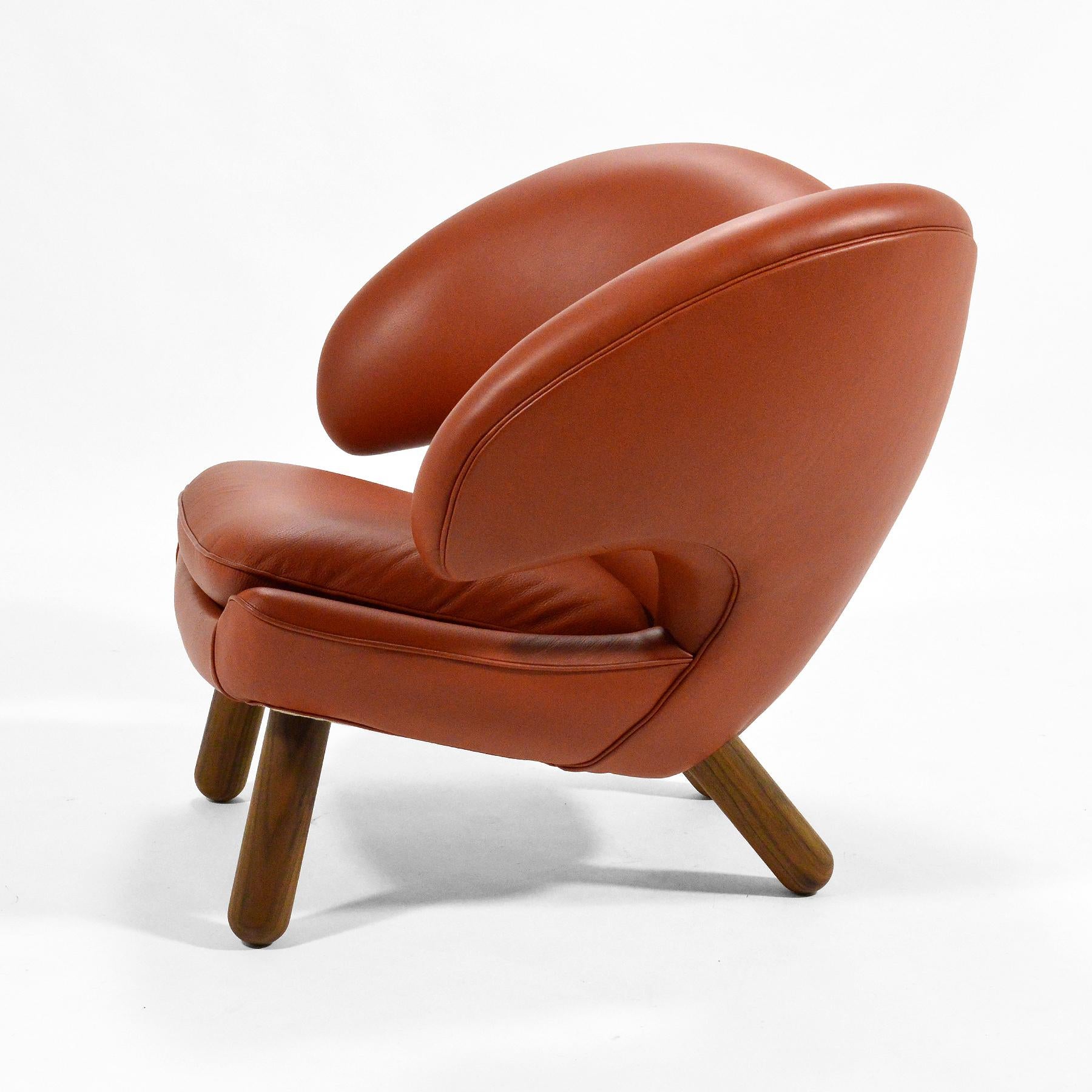 Finn Juhl Pelican Chair in Leather In Good Condition In Highland, IN