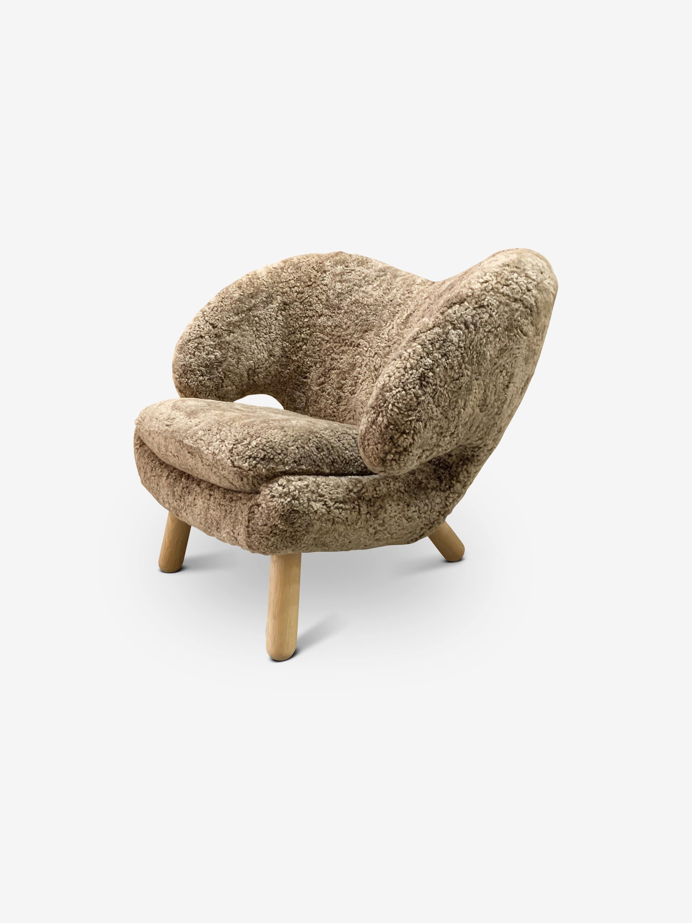 Finn Juhl Pelican Chair in Sahara Sheepskin by House of Finn Juhl 1