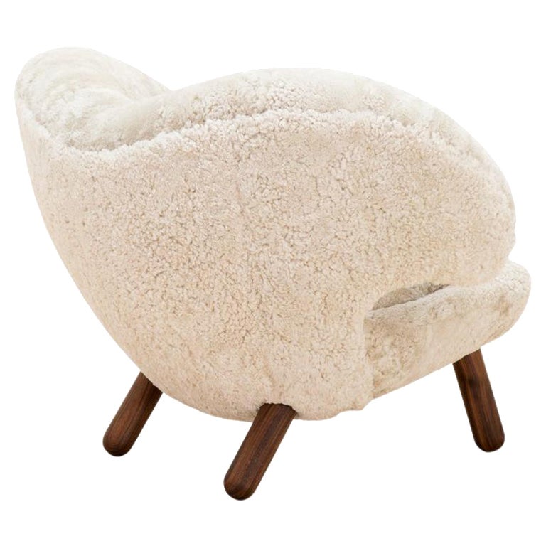 Finn Juhl Pelican Chair Skandilock Sheep Moonlight and Wood