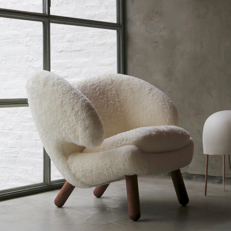 Finn Juhl Pelican Chair Skandilock Sheep Offwhite Walnut