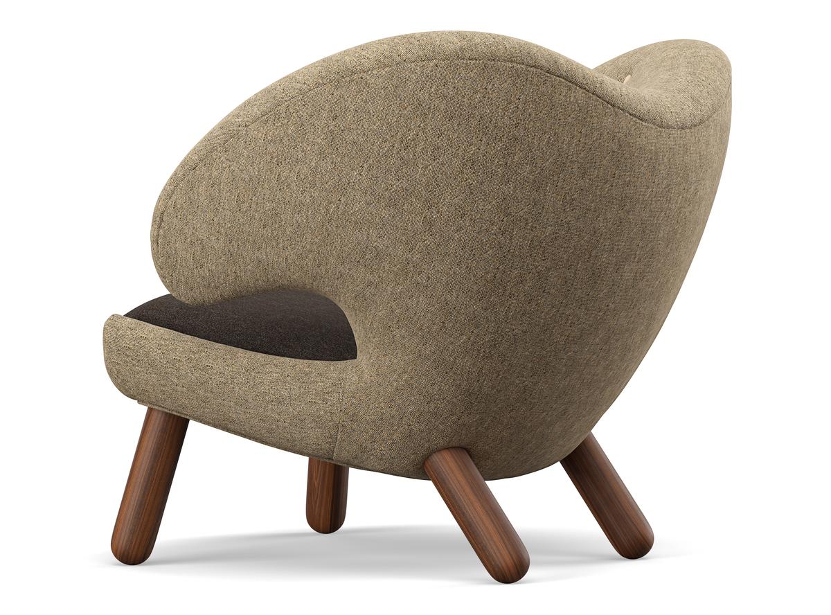 Finn Juhl Pelican Chair Upholstered in Fabric In New Condition In Barcelona, Barcelona