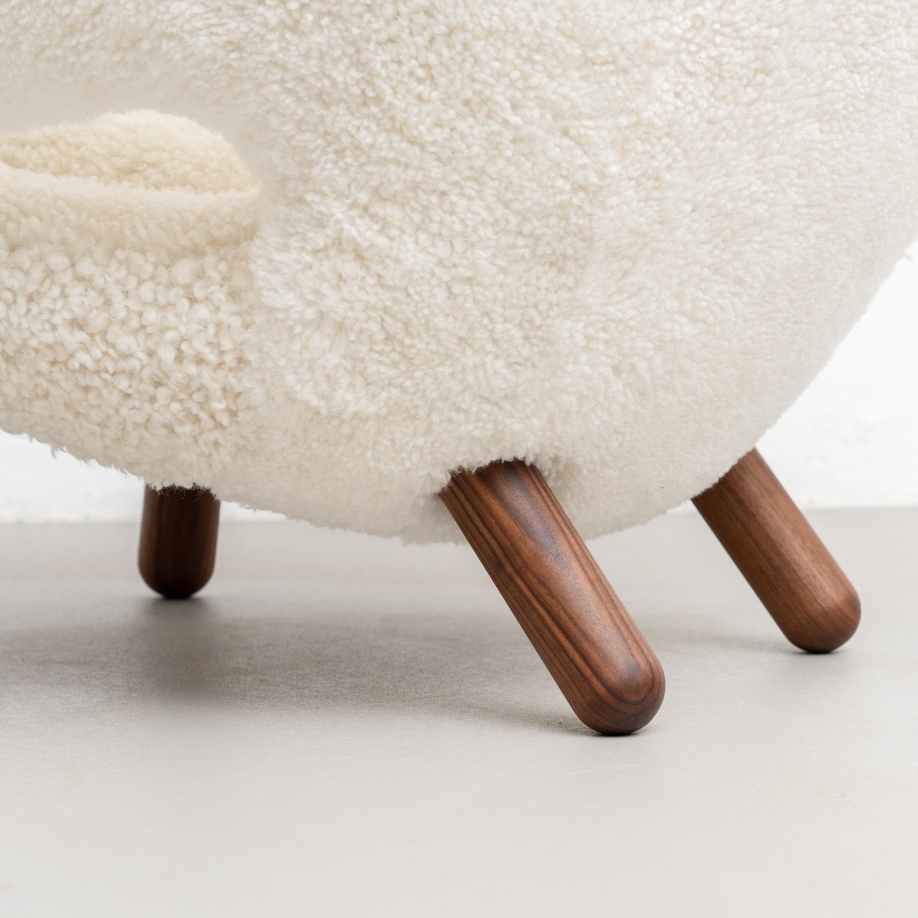 Finn Juhl Pelican Chair Upholstered in Gotland Sheepskin For Sale 8
