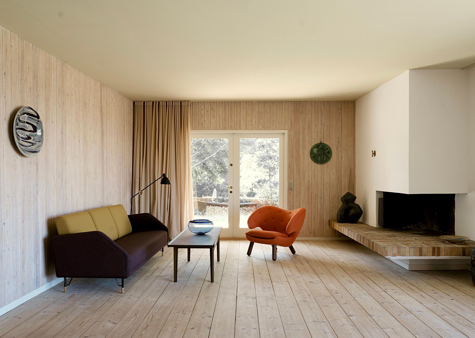 Modern Finn Juhl Pelican Chair Upholstered in Orange Fabric