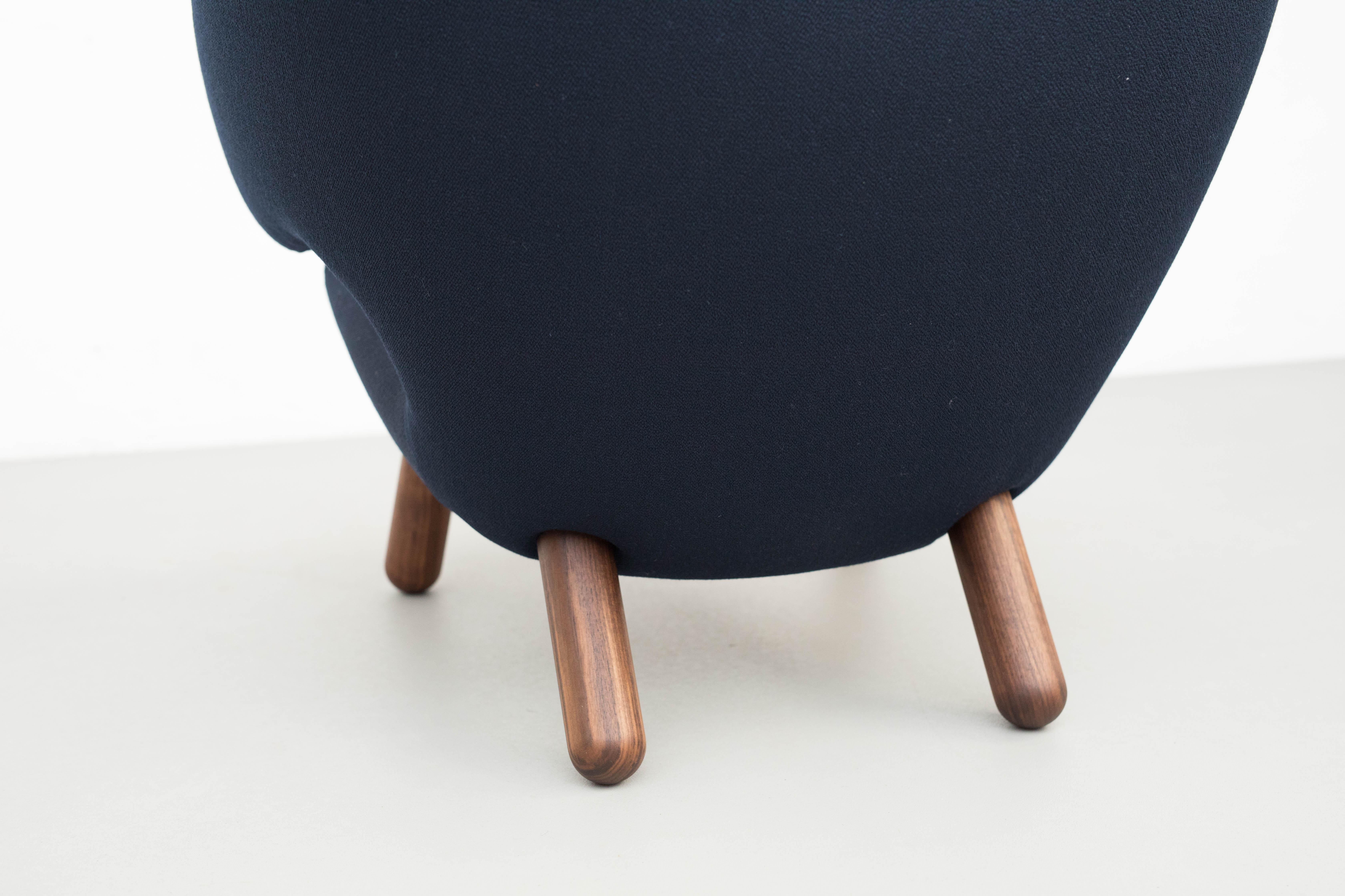 Finn Juhl Pelican Chair Upholstered in Wood and Fabric 5