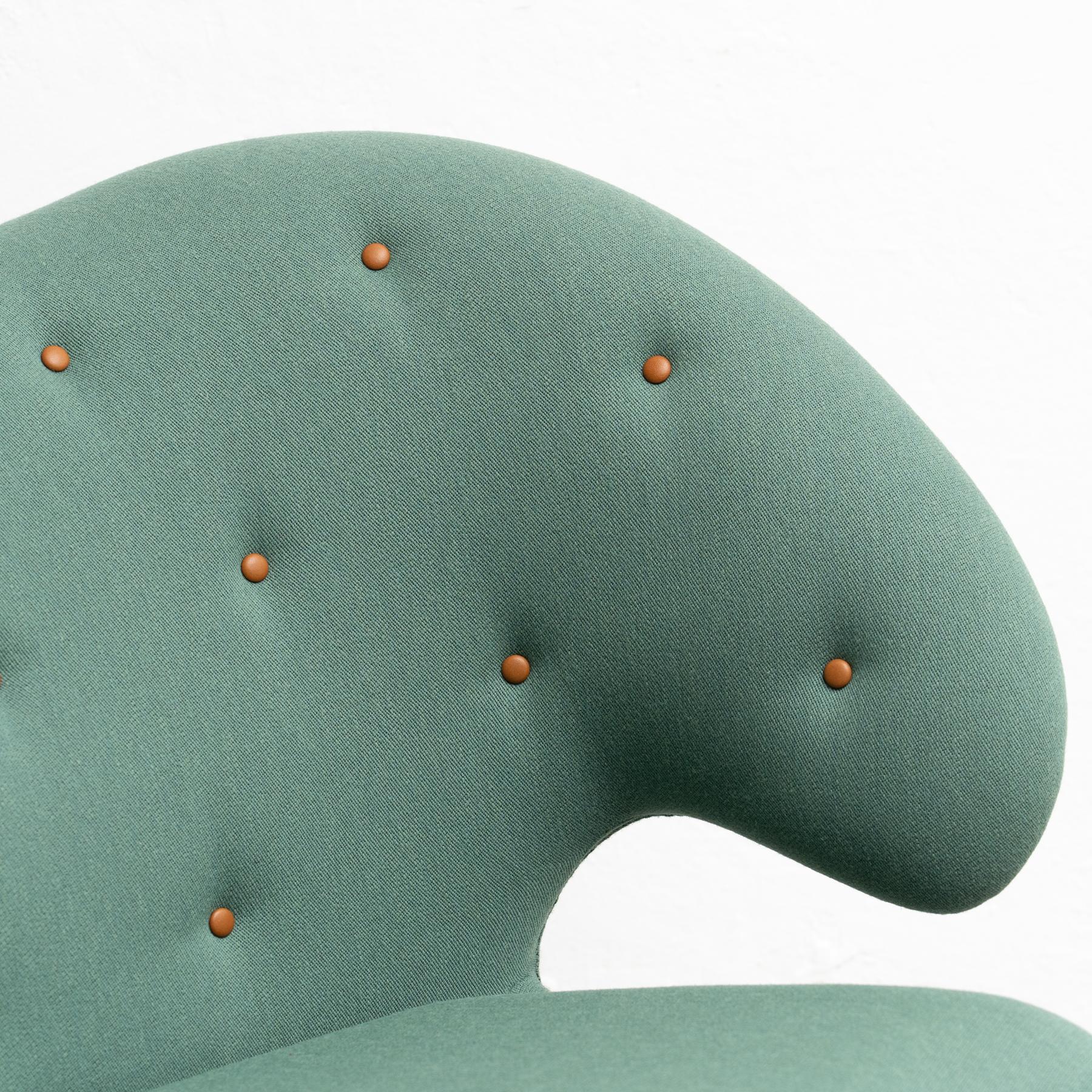 Finn Juhl Pelican Chair Upholstered in Wood and Fabric For Sale 6