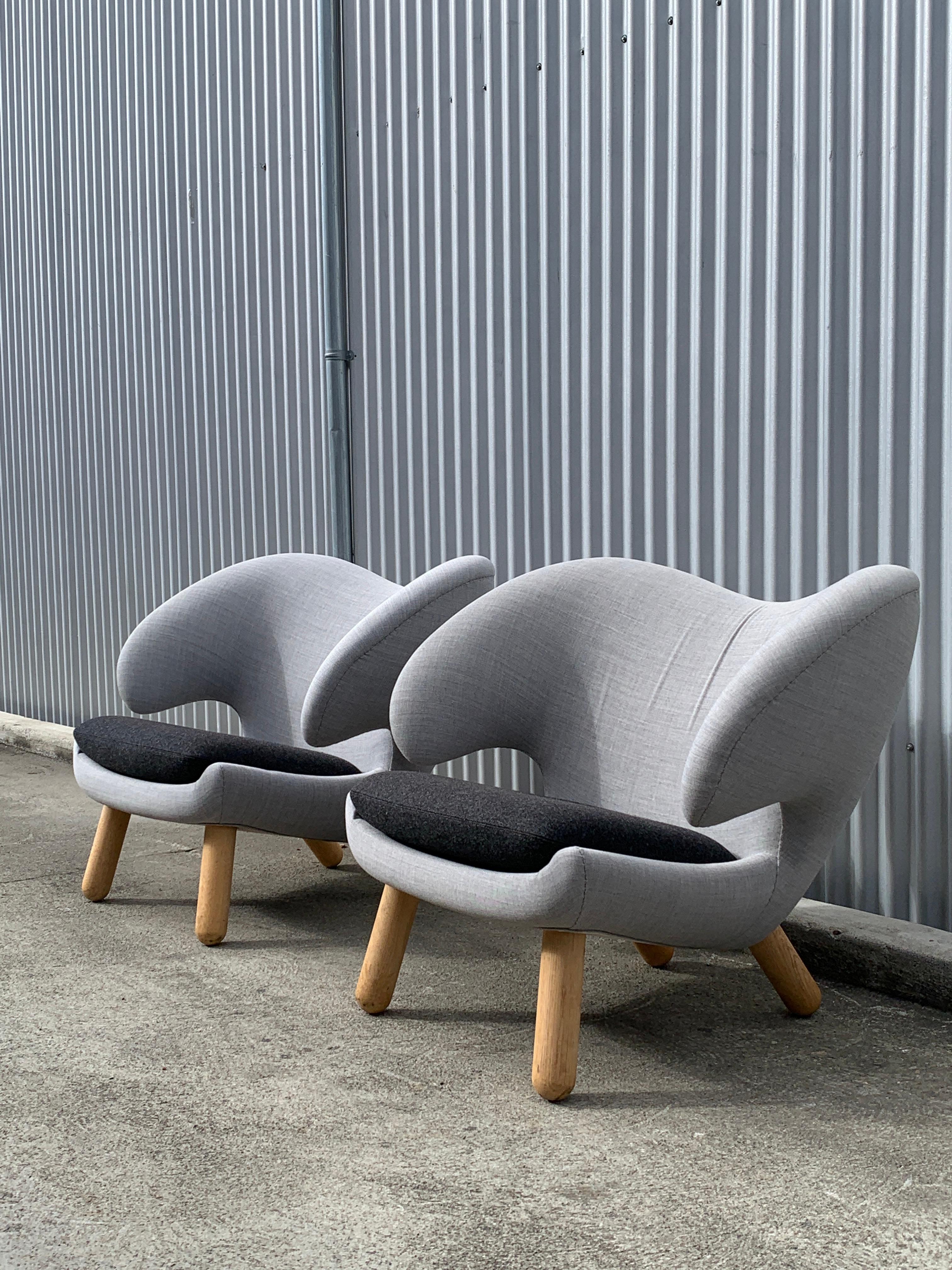 Finn Juhl Pelican Chairs, a Pair In Good Condition In Danville, CA