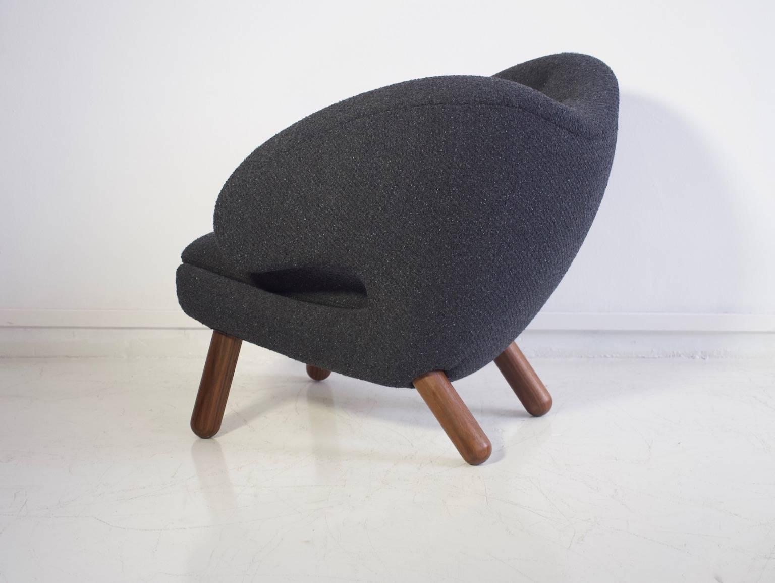 Danish Finn Juhl Pelikan Lounge Chair with Round Walnut Legs and Grey Upholstery