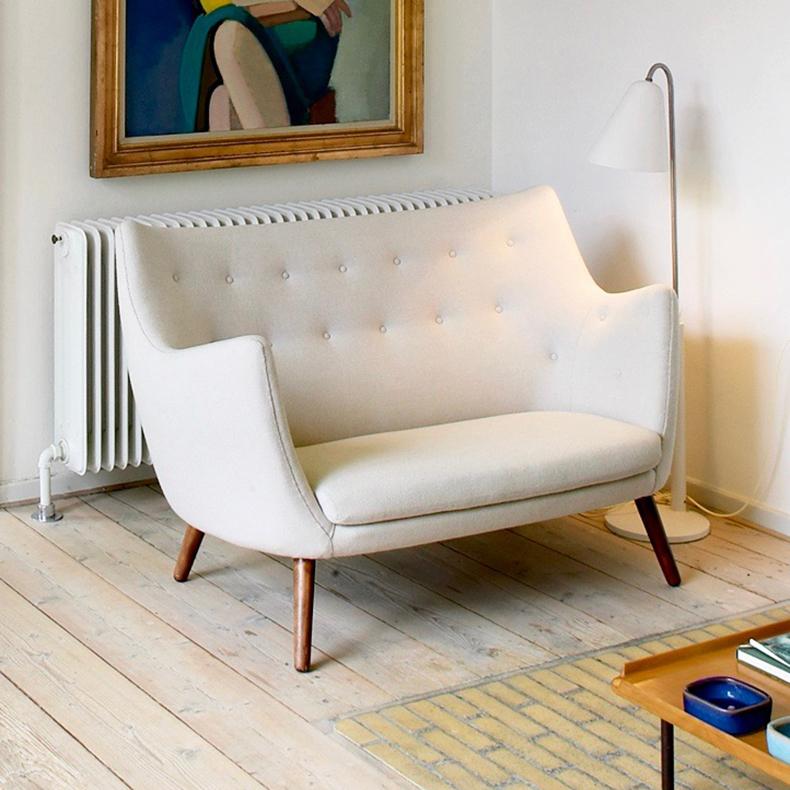Sofa designed by Finn Juhl in 1946, relaunched in 2008.
Manufactured by House of Finn Juhl in Denmark.

This small two-seat sofa first saw the light of day at the Copenhagen Cabinetmakers’ Guild Exhibition in 1941. It should be seen as a natural
