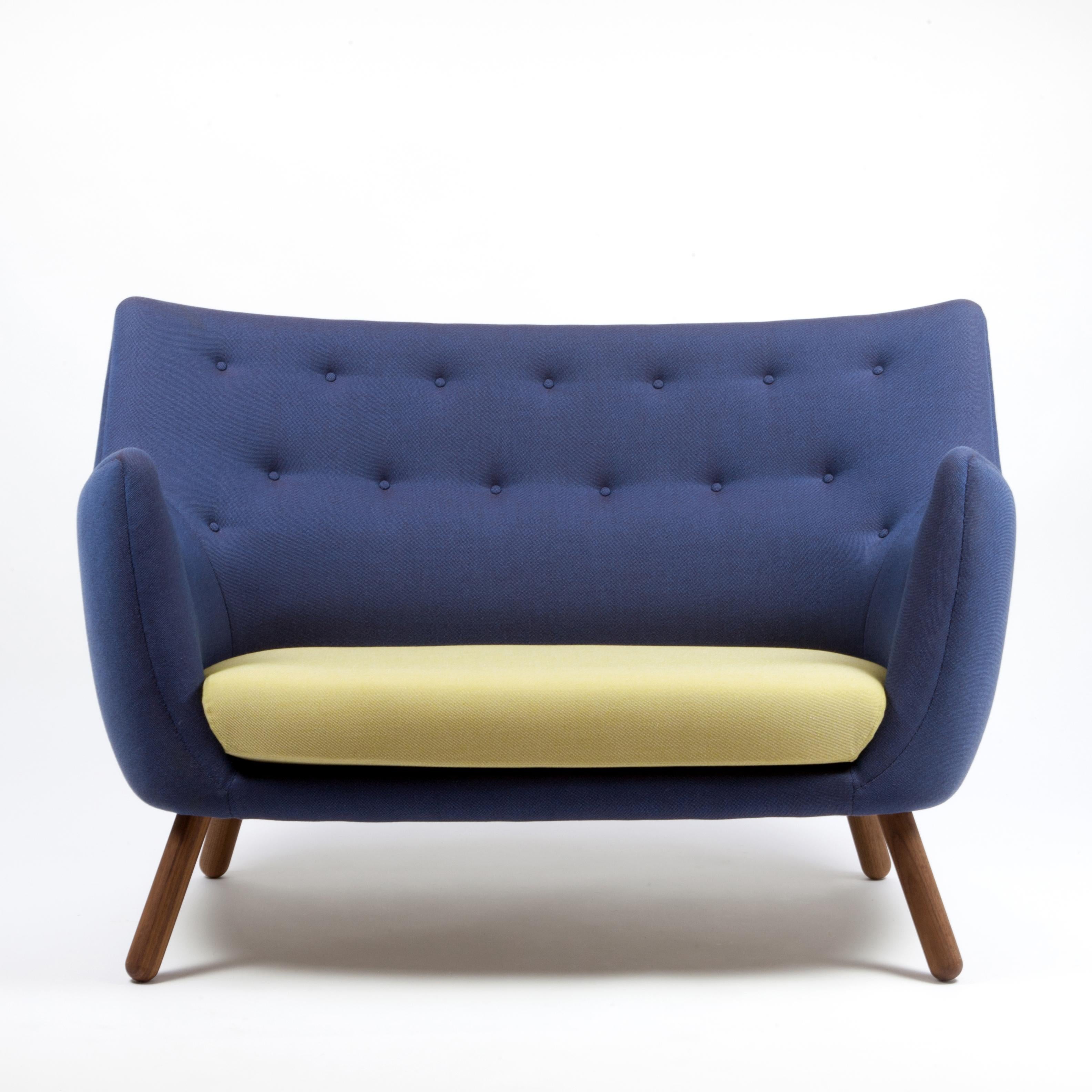 Finn Juhl Poet Sofa, Fabric and Wood In New Condition In Barcelona, Barcelona