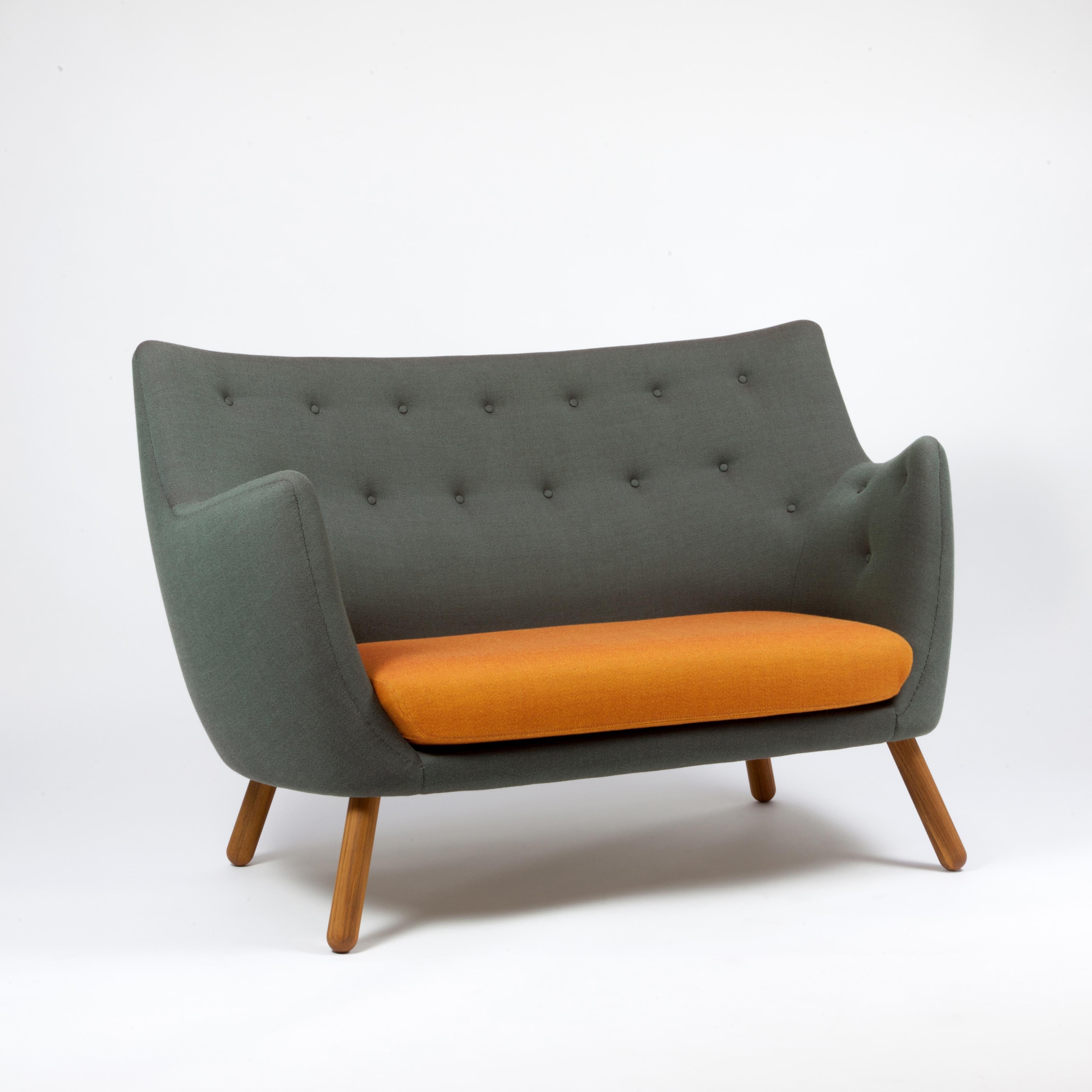 Finn Juhl Poet Sofa, Fabric and Wood In New Condition In Barcelona, Barcelona