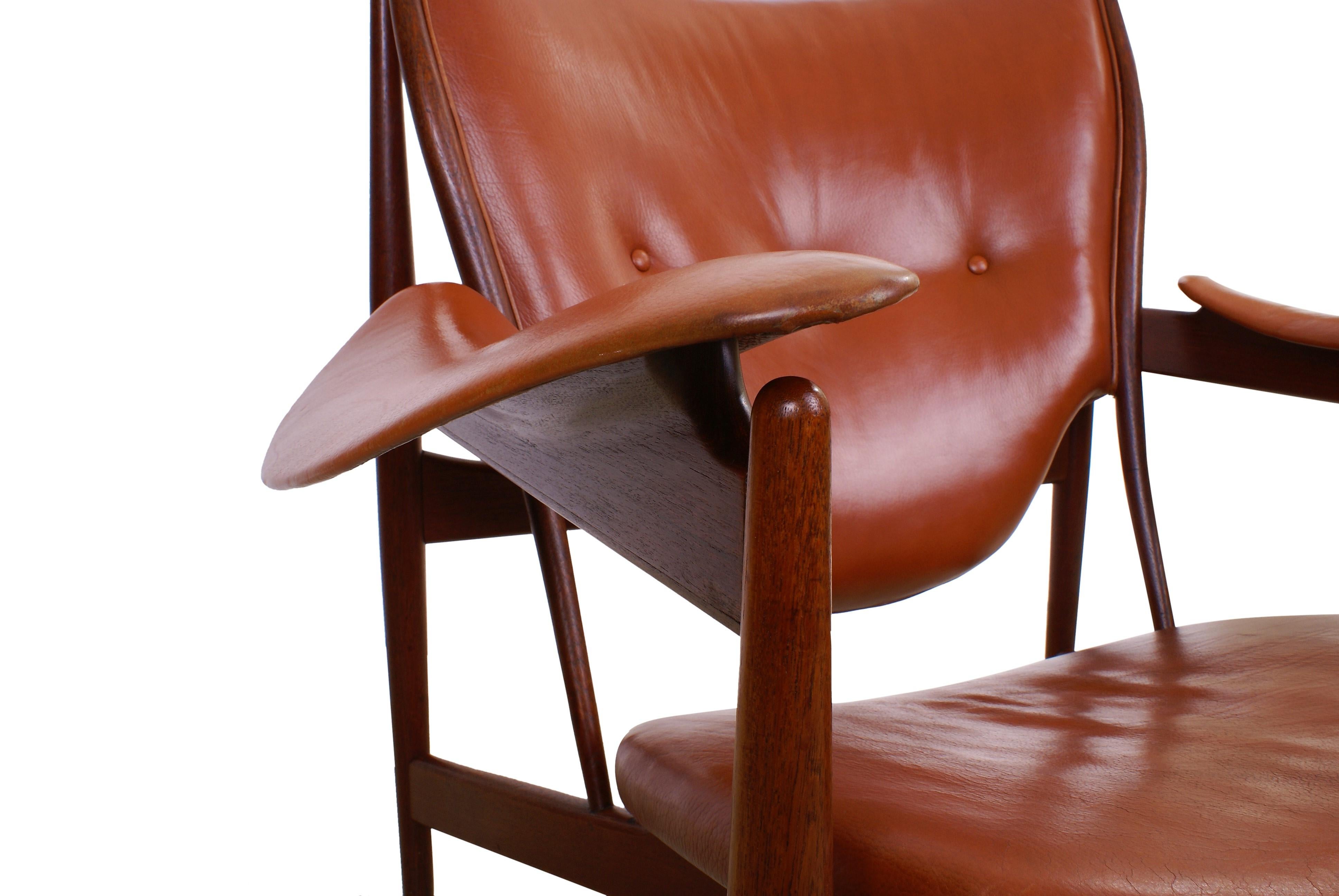Scandinavian Modern Finn Juhl Rare 'Chieftain' Chair in Teak and Leather for Niels Vodder, 1949 For Sale