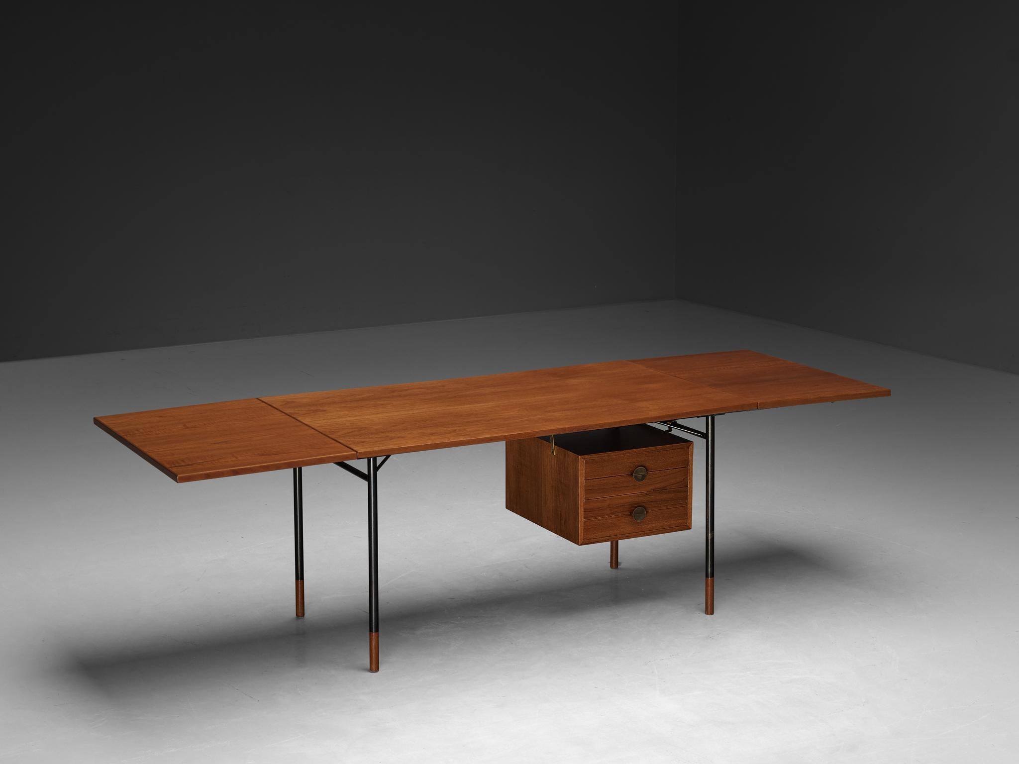 Scandinave moderne Bureau rare de Finn Juhl pour Bovirke en teck  en vente