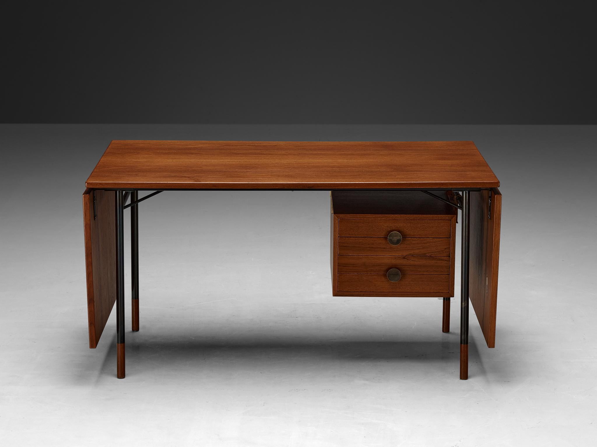 Finn Juhl Rare Desk for Bovirke in Teak  In Good Condition For Sale In Waalwijk, NL