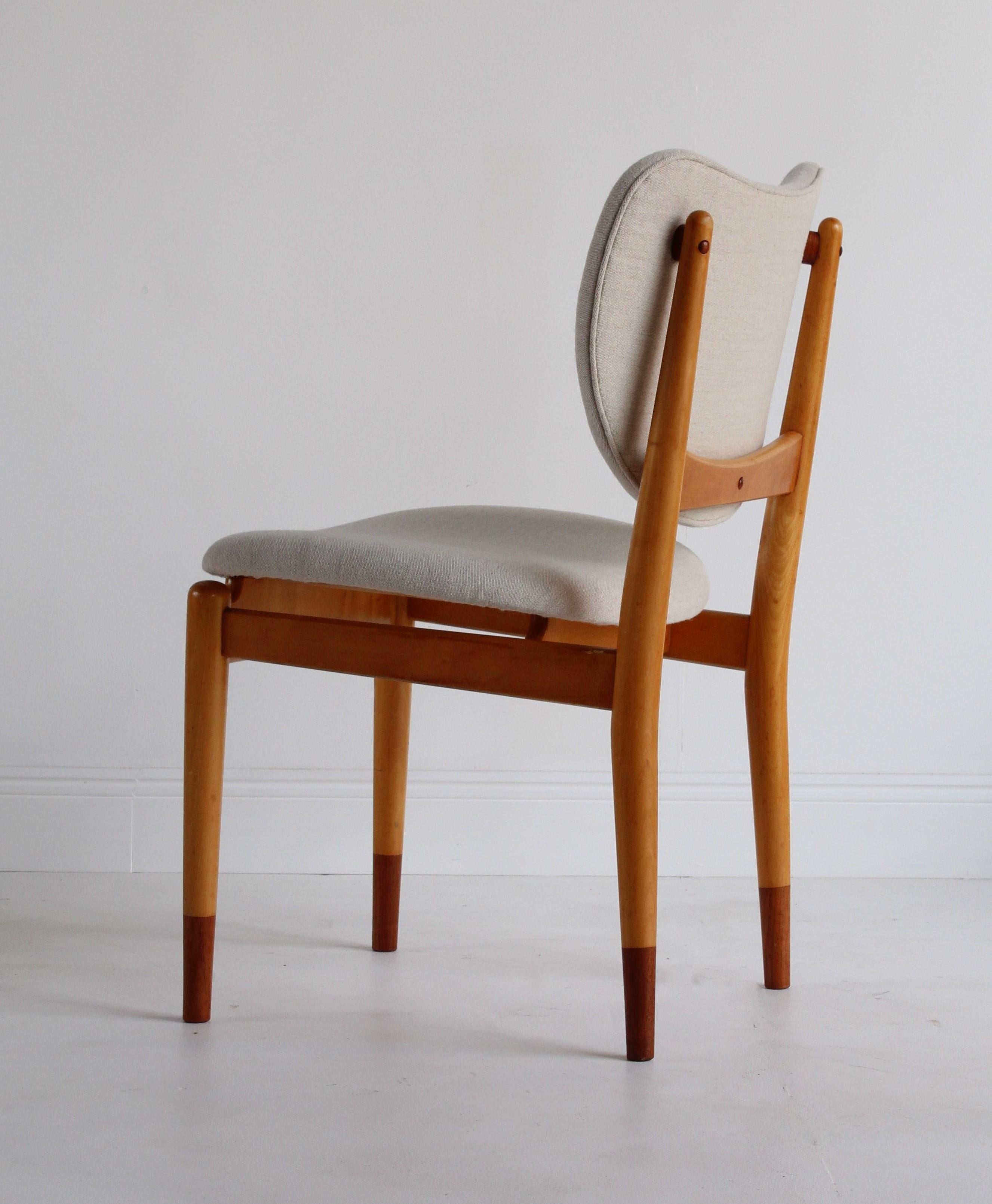 Finn Juhl, Rare Dining / Side Chairs, Maple, Teak, Beige Fabric, Denmark, 1949 4