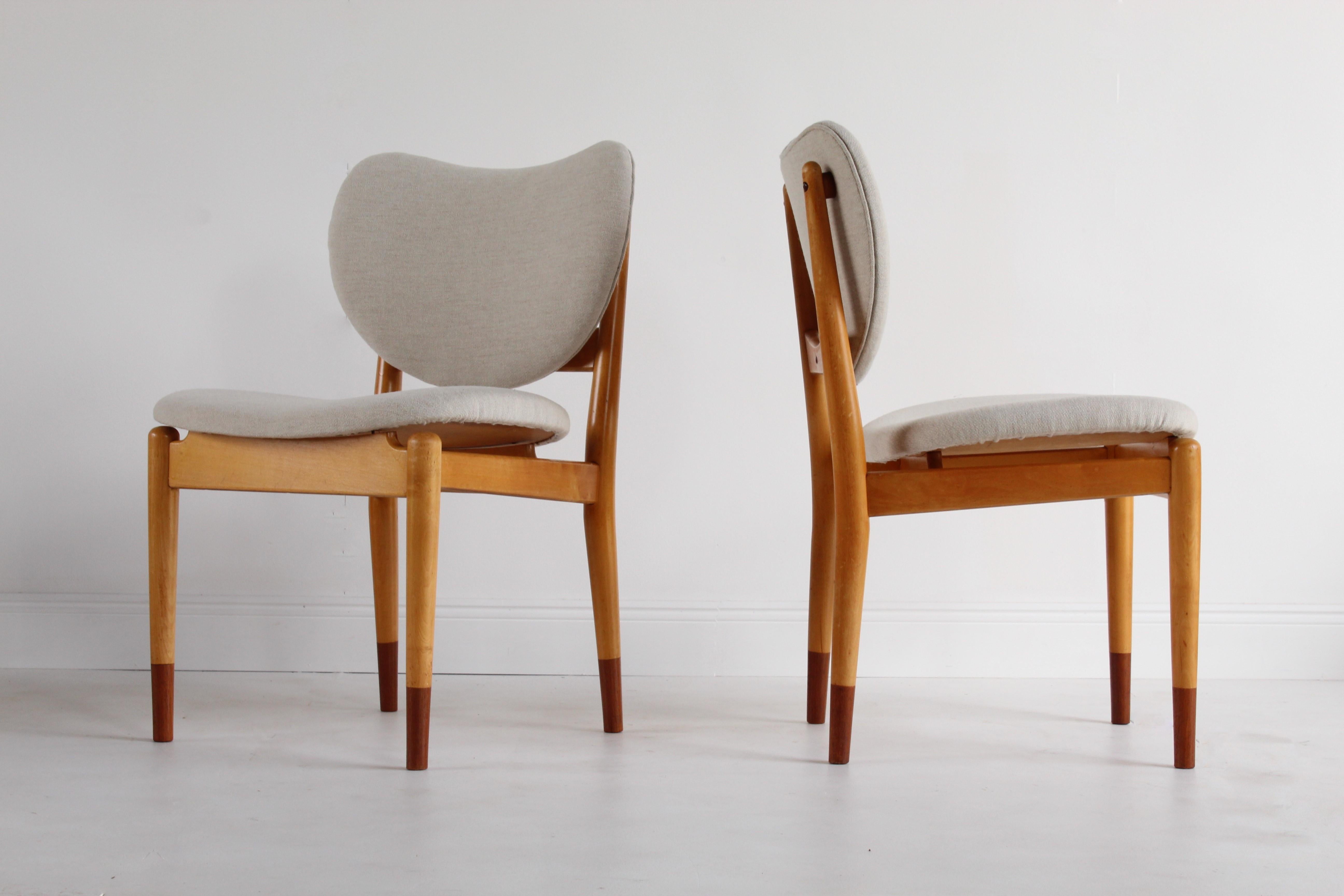 Scandinavian Modern Finn Juhl, Rare Dining / Side Chairs, Maple, Teak, Beige Fabric, Denmark, 1949