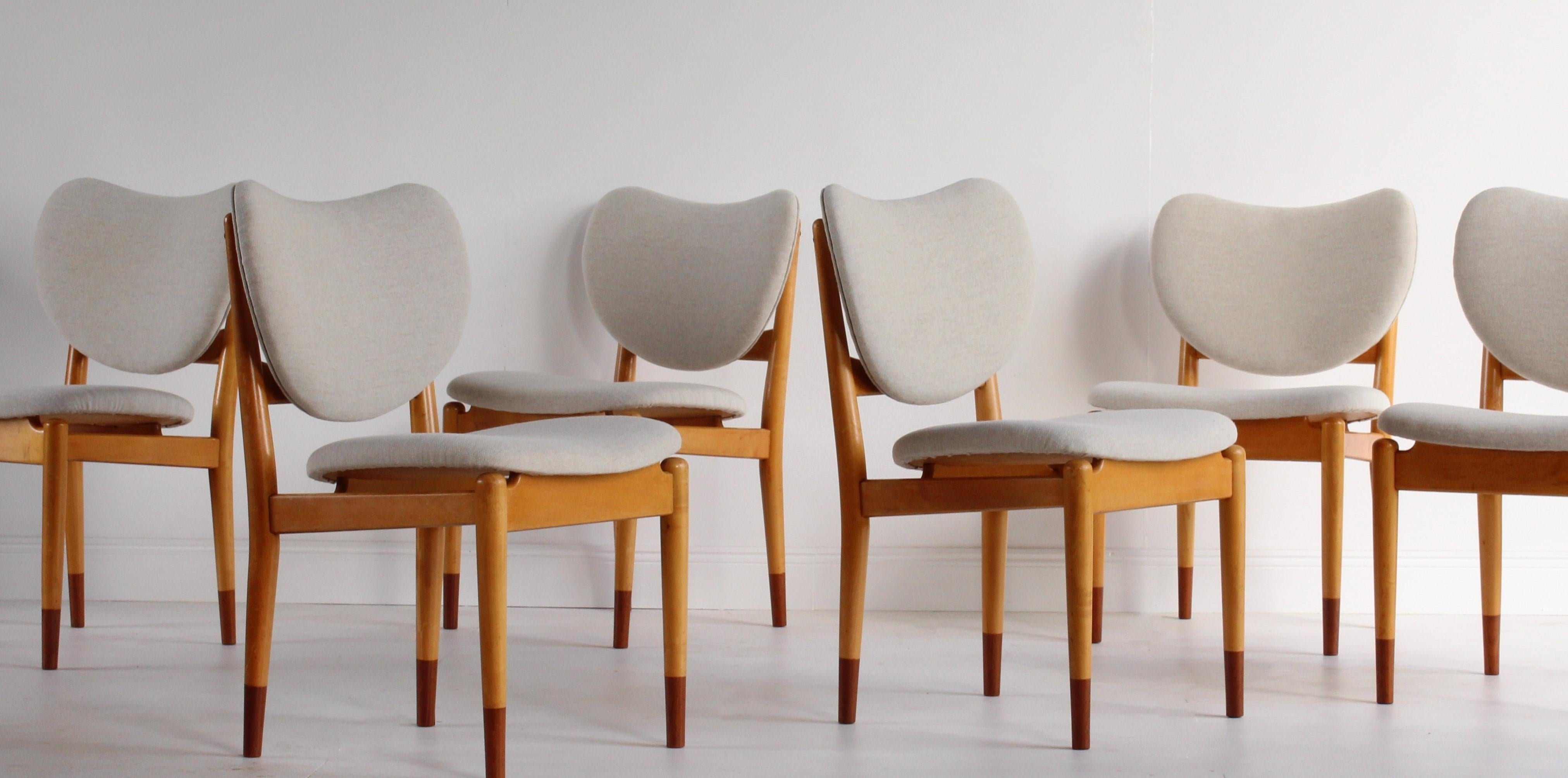 Finn Juhl, Rare Dining / Side Chairs, Maple, Teak, Beige Fabric, Denmark, 1949 In Excellent Condition In High Point, NC