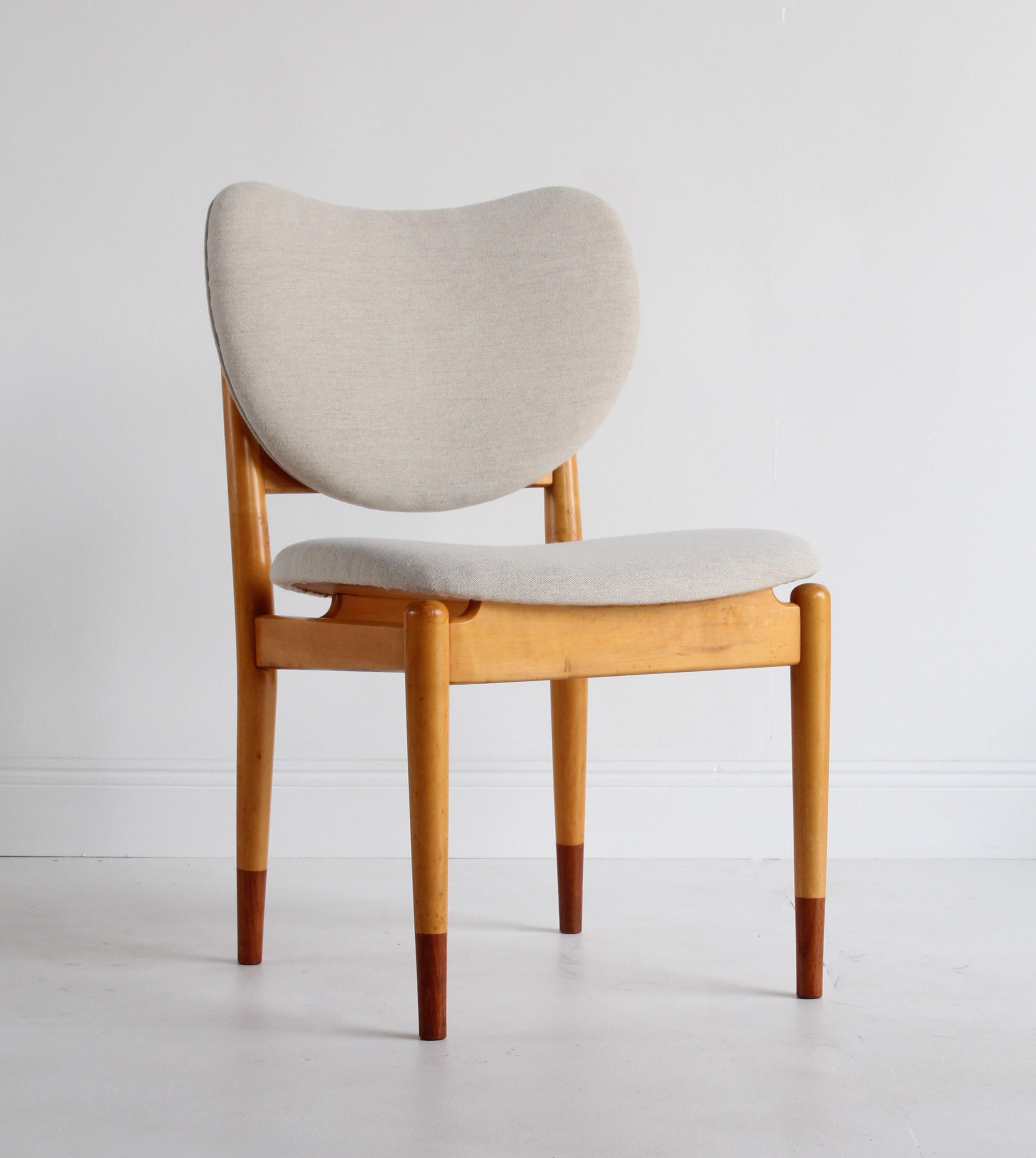 Finn Juhl, Rare Dining / Side Chairs, Maple, Teak, Beige Fabric, Denmark, 1949 3