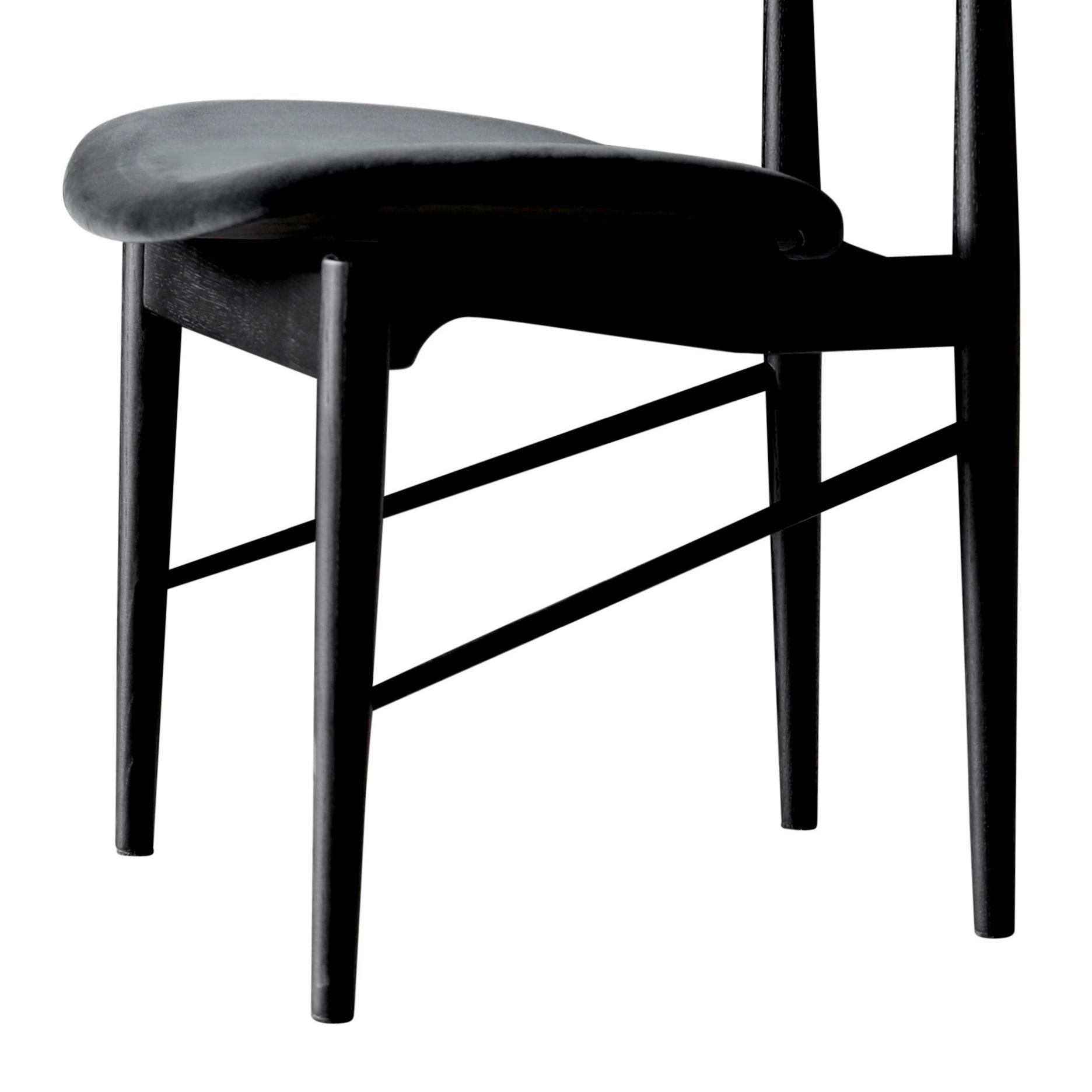 Armchair designed by Finn Juhl in 1953, relaunched in 2015.
Manufactured by House of Finn Juhl in Denmark.

In 1953, Finn Juhl designed this simple yet elegant dining chair for the furniture manufacturer Bovirke, which we have relaunched under the