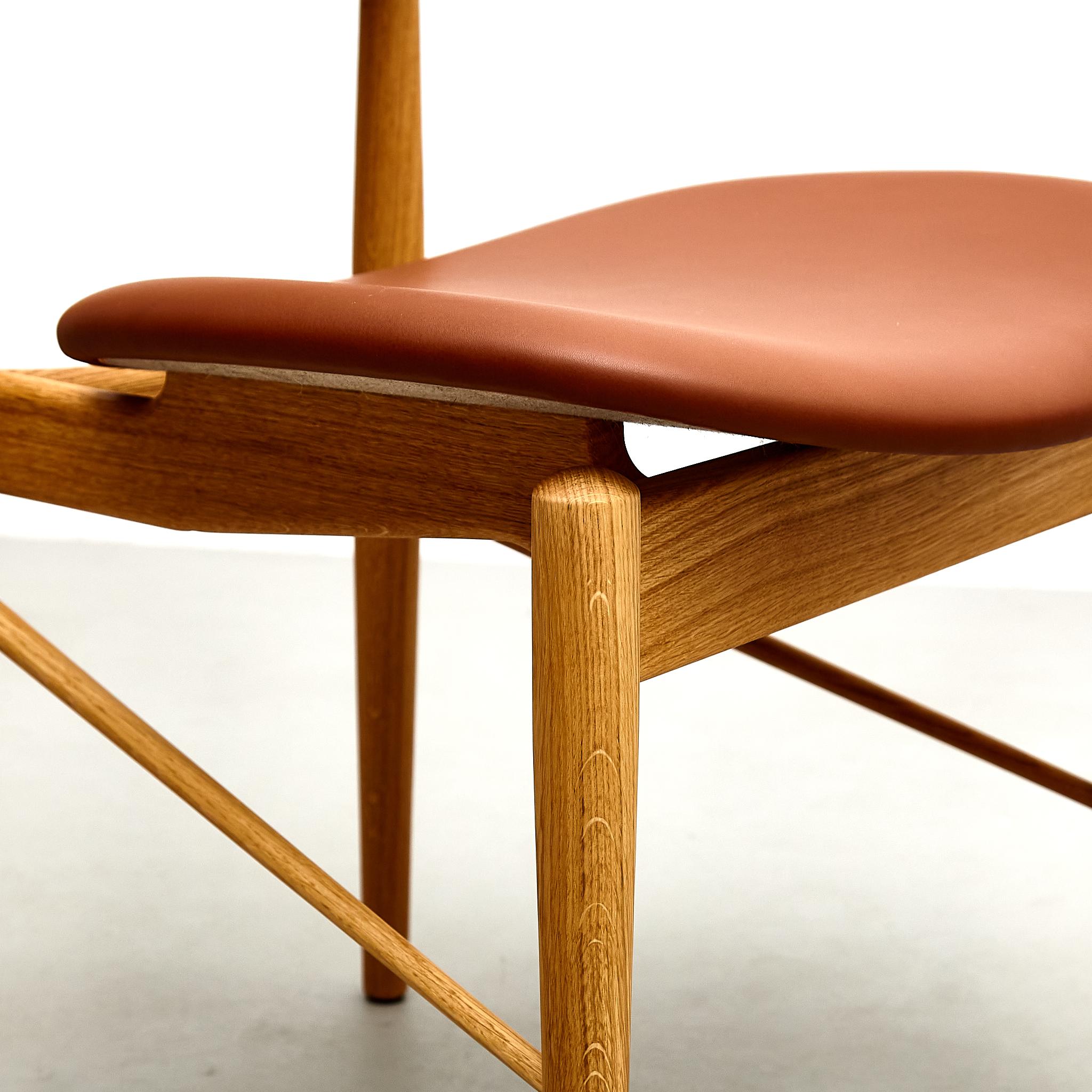 Finn Juhl Reading Chair, Wood and Leather For Sale 8