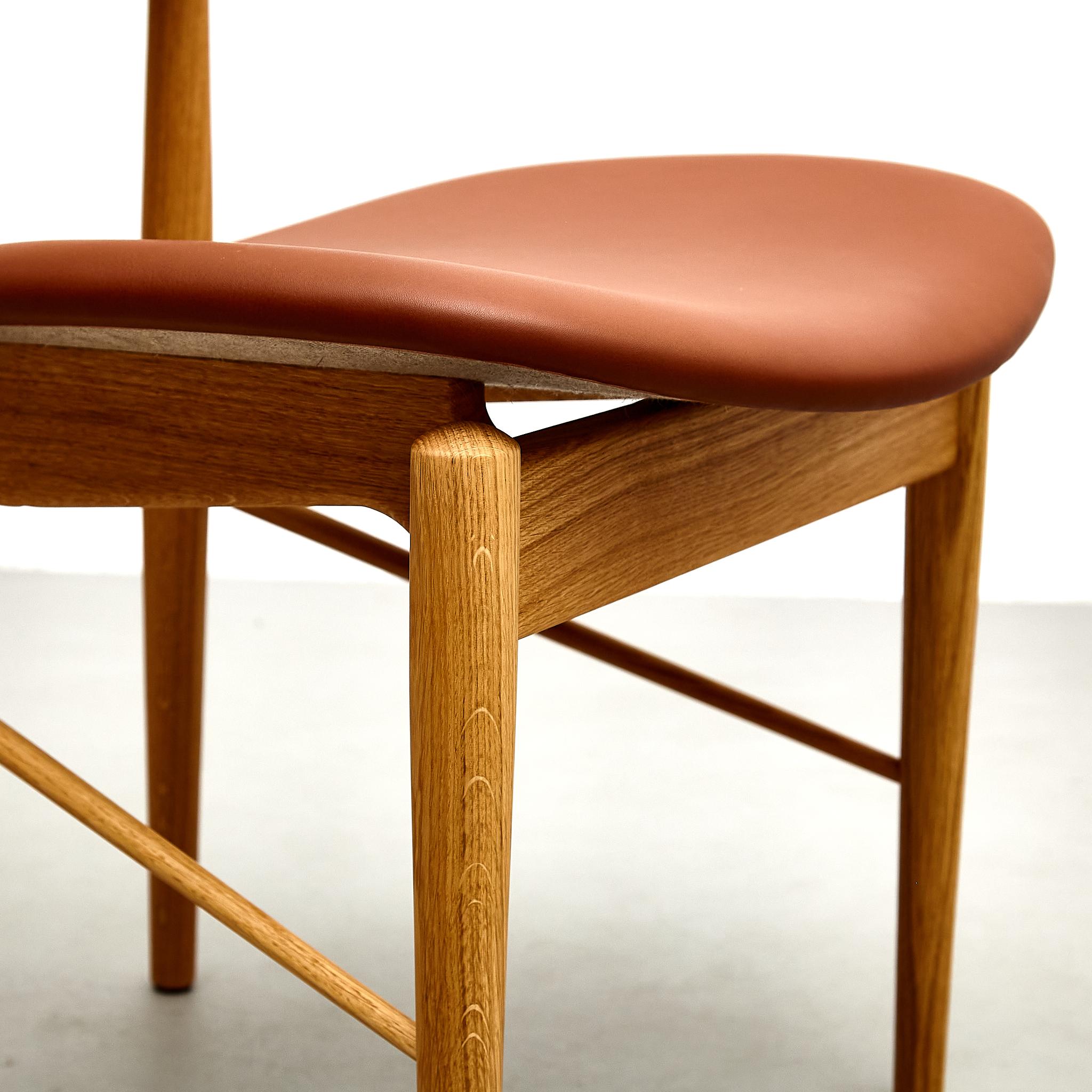 Finn Juhl Reading Chair, Wood and Leather For Sale 9