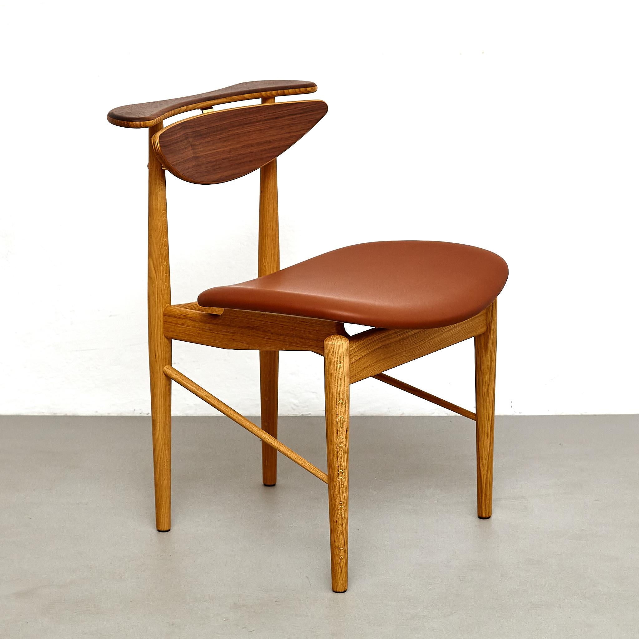 Mid-Century Modern Finn Juhl Reading Chair, Wood and Leather For Sale