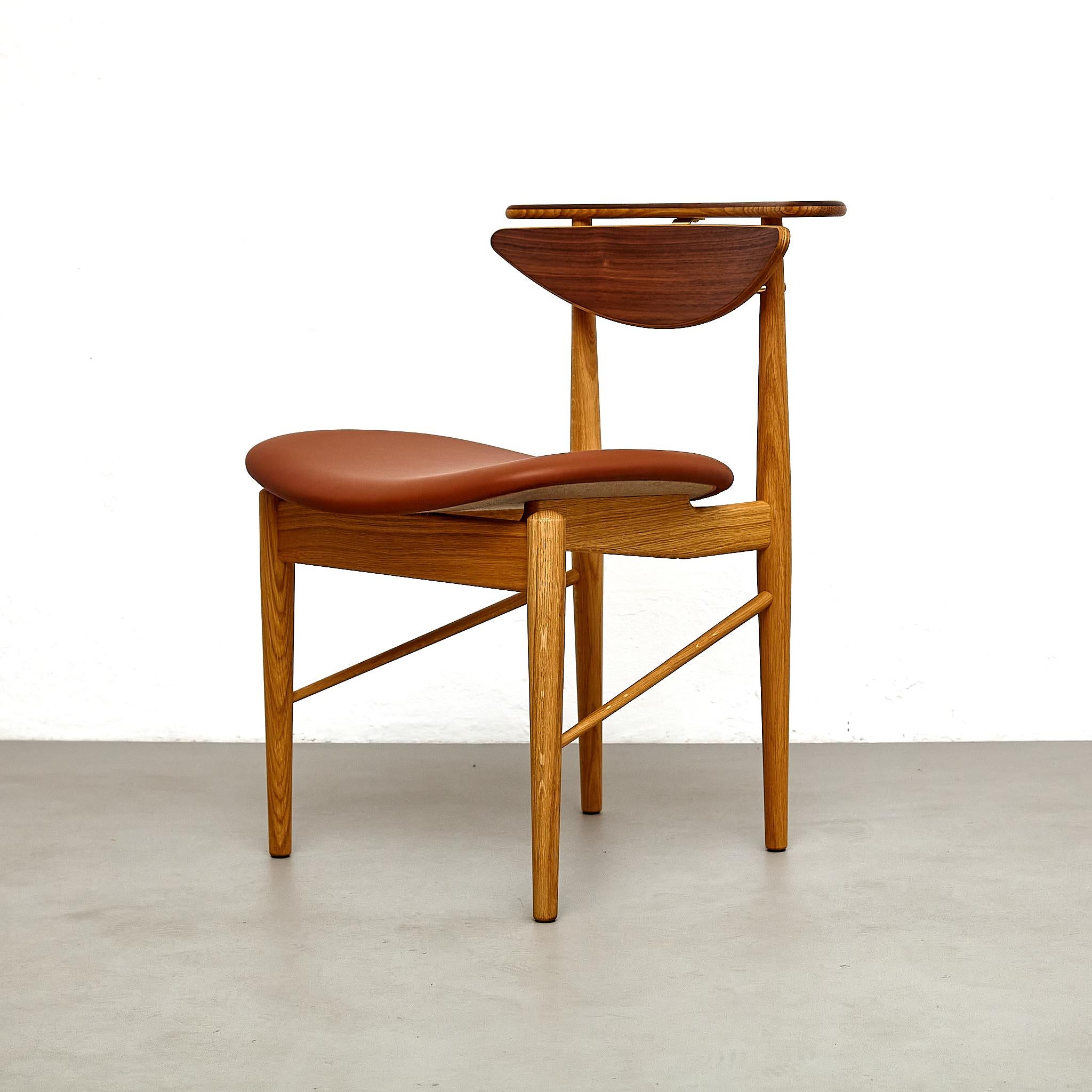 Oiled Finn Juhl Reading Chair, Wood and Leather For Sale
