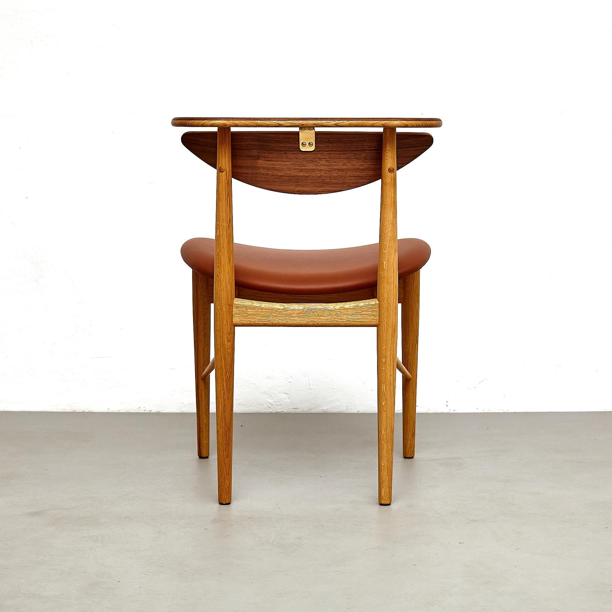 Finn Juhl Reading Chair, Wood and Leather For Sale 1