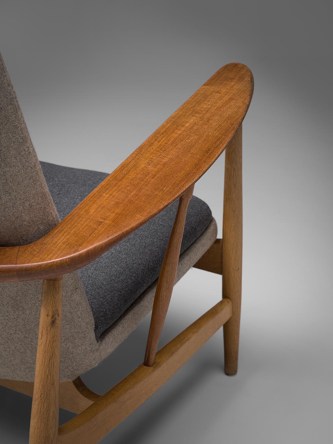 Finn Juhl Reupholstered SW86 Easy Chair in Oak and Teak In Excellent Condition In Waalwijk, NL