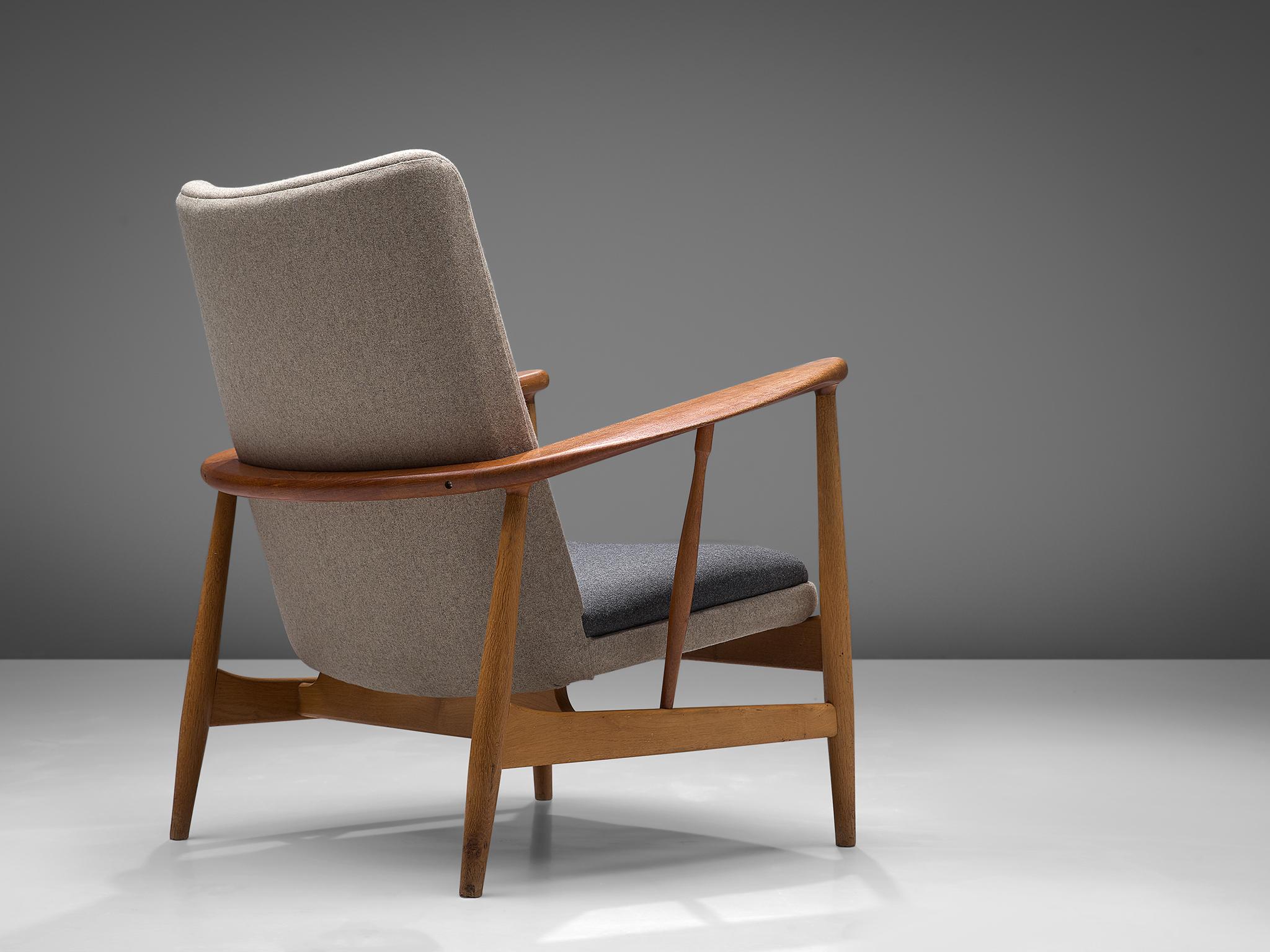 Finn Juhl Reupholstered 'SW86' Easy Chair in Oak and Teak In Excellent Condition In Waalwijk, NL