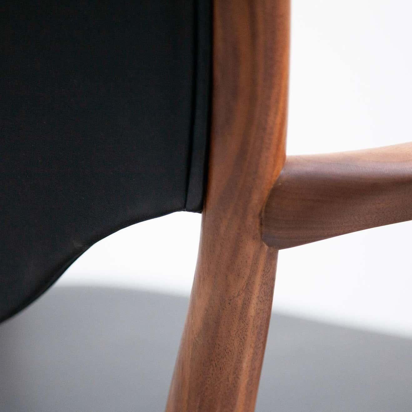 Finn Juhl Scandinavian Modern 46 Armchair, Wood and Elegance Black Leather For Sale 4