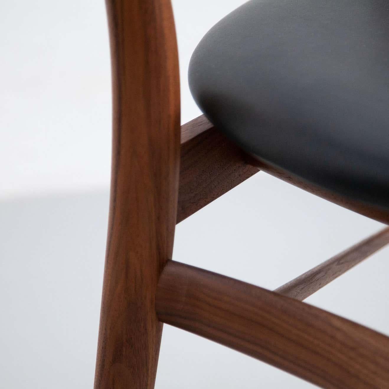 Finn Juhl Scandinavian Modern 46 Armchair, Wood and Elegance Black Leather For Sale 5