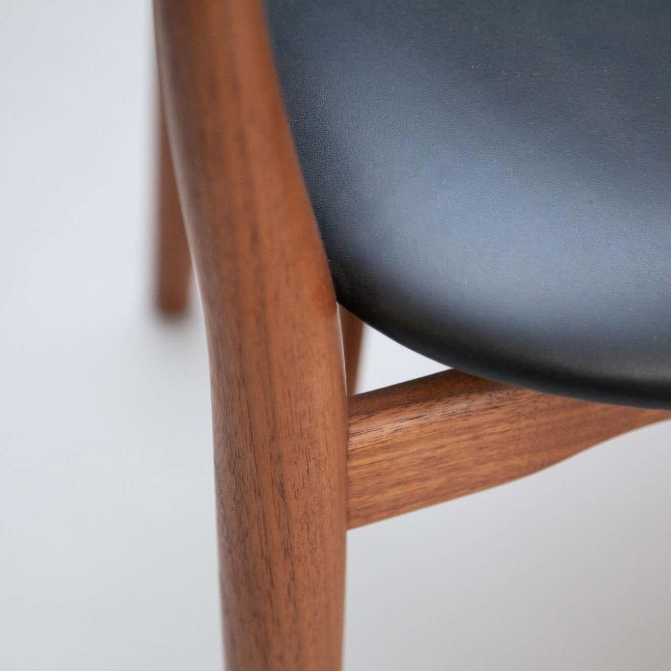 Finn Juhl Scandinavian Modern 46 Armchair, Wood and Elegance Black Leather For Sale 2