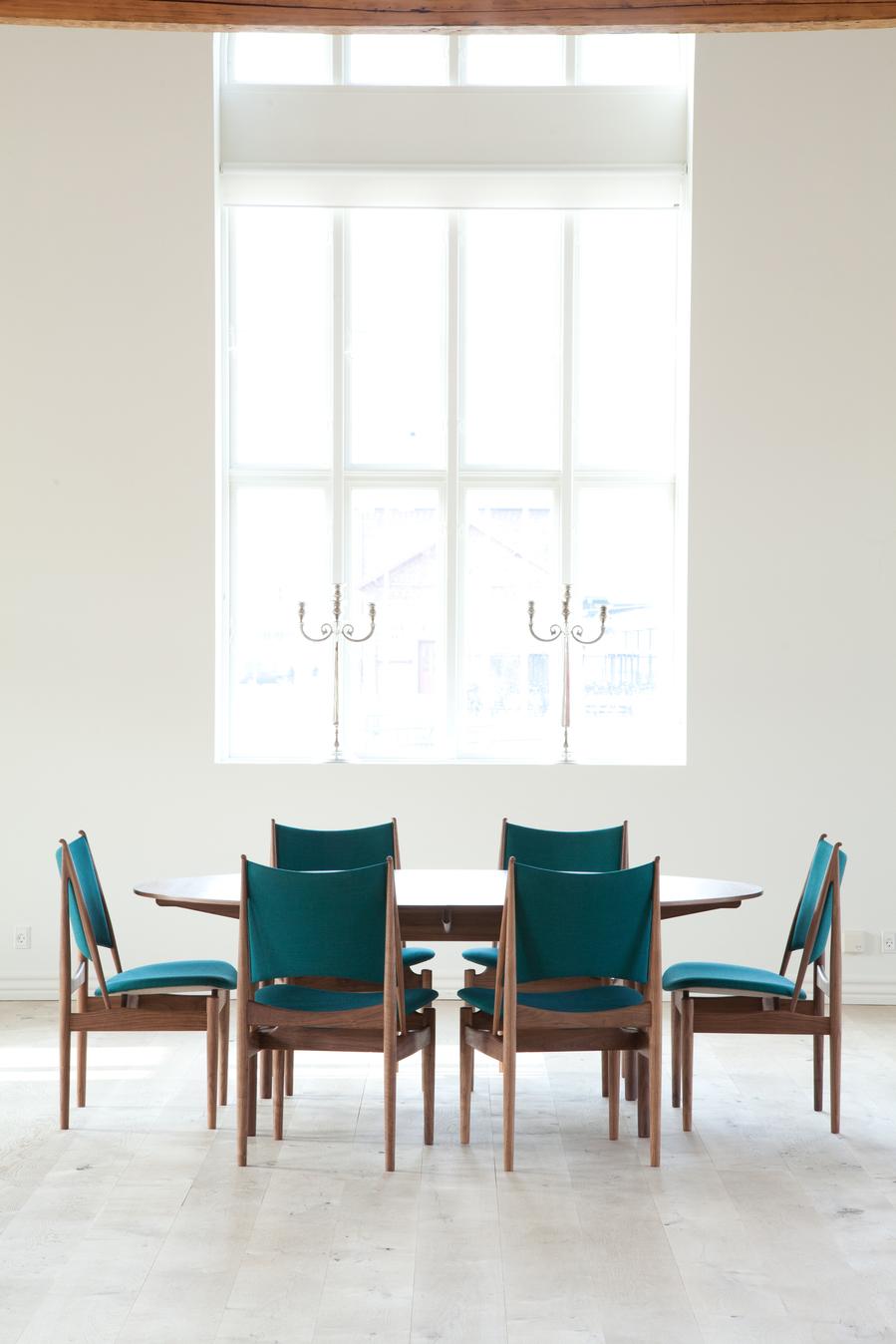 Finn Juhl Scandinavian Modern Wood Silver Table In New Condition In Barcelona, Barcelona