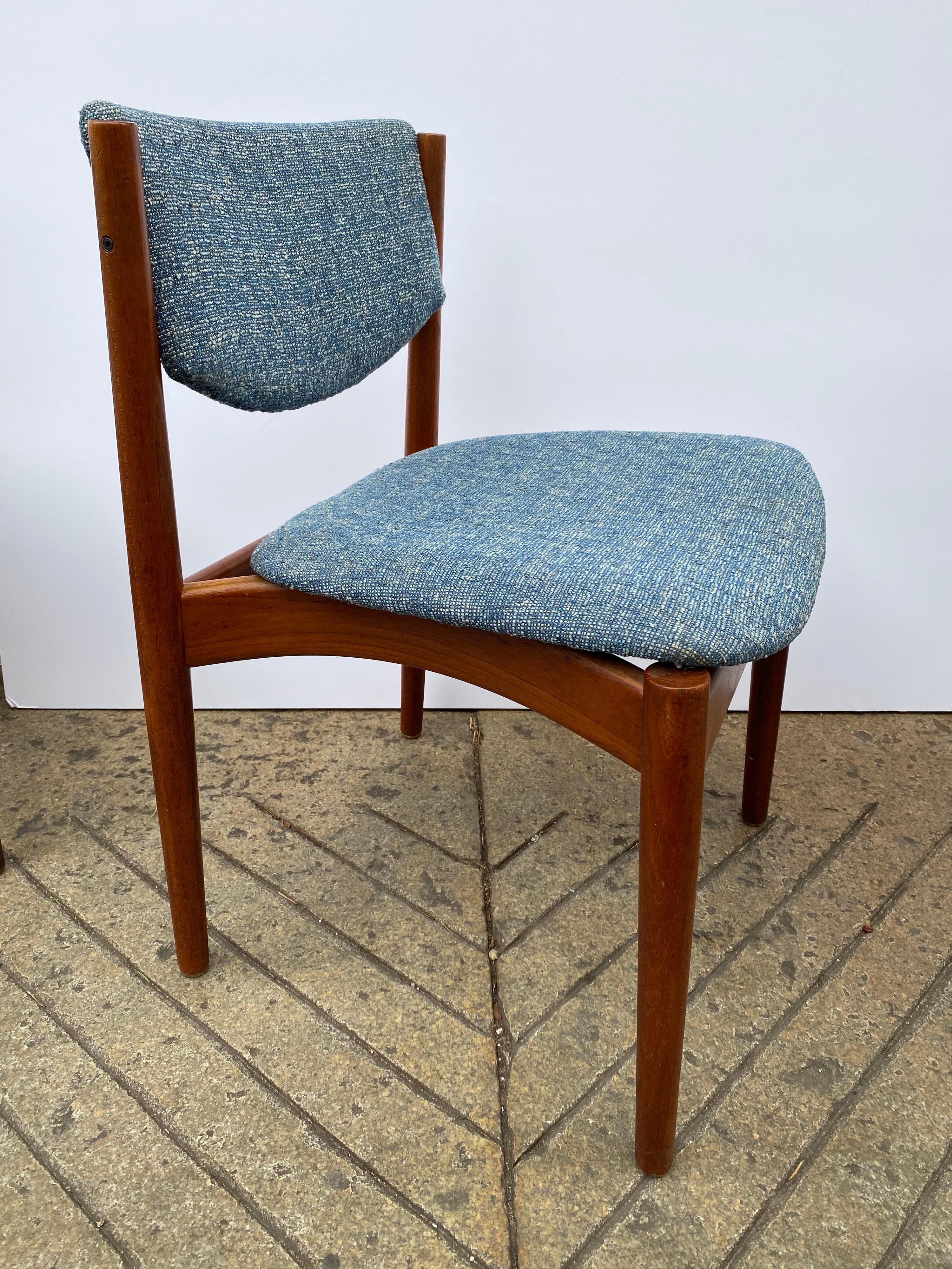 Finn Juhl Set of 6 Dining Chairs 2 Arm/ 4 Side In Good Condition In Philadelphia, PA