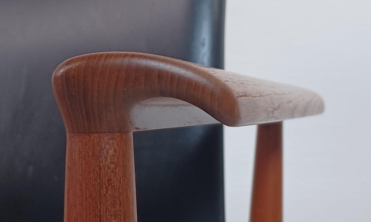 Finn Juhl Set of Two Fully Restored Armchairs Including Custom Upholstery Cado For Sale 4