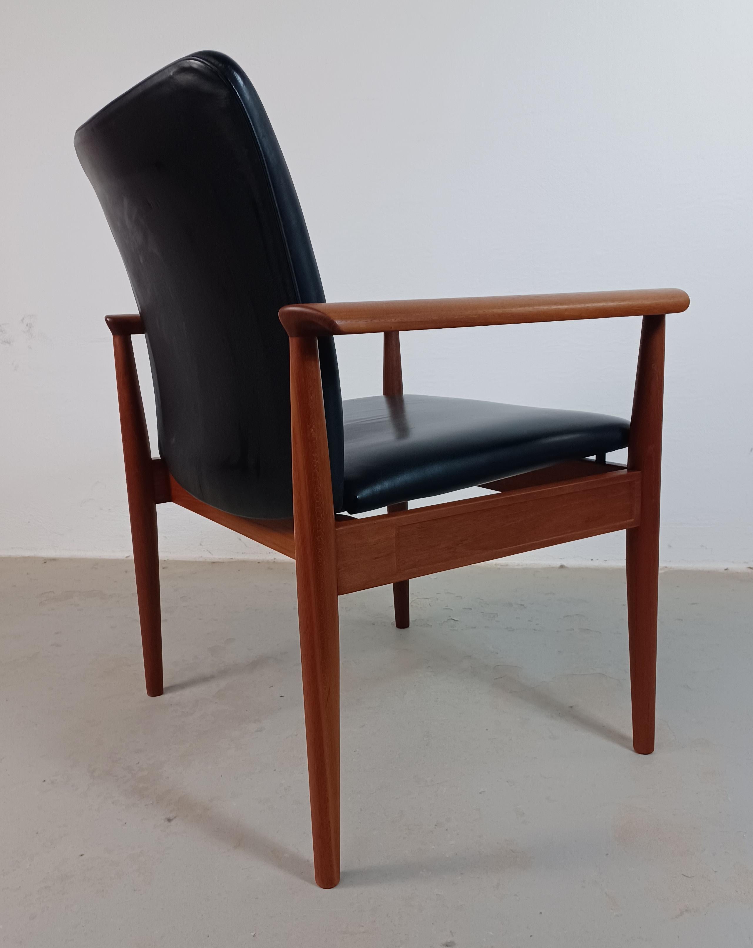 Finn Juhl Set of Two Fully Restored Armchairs Including Custom Upholstery Cado For Sale 1