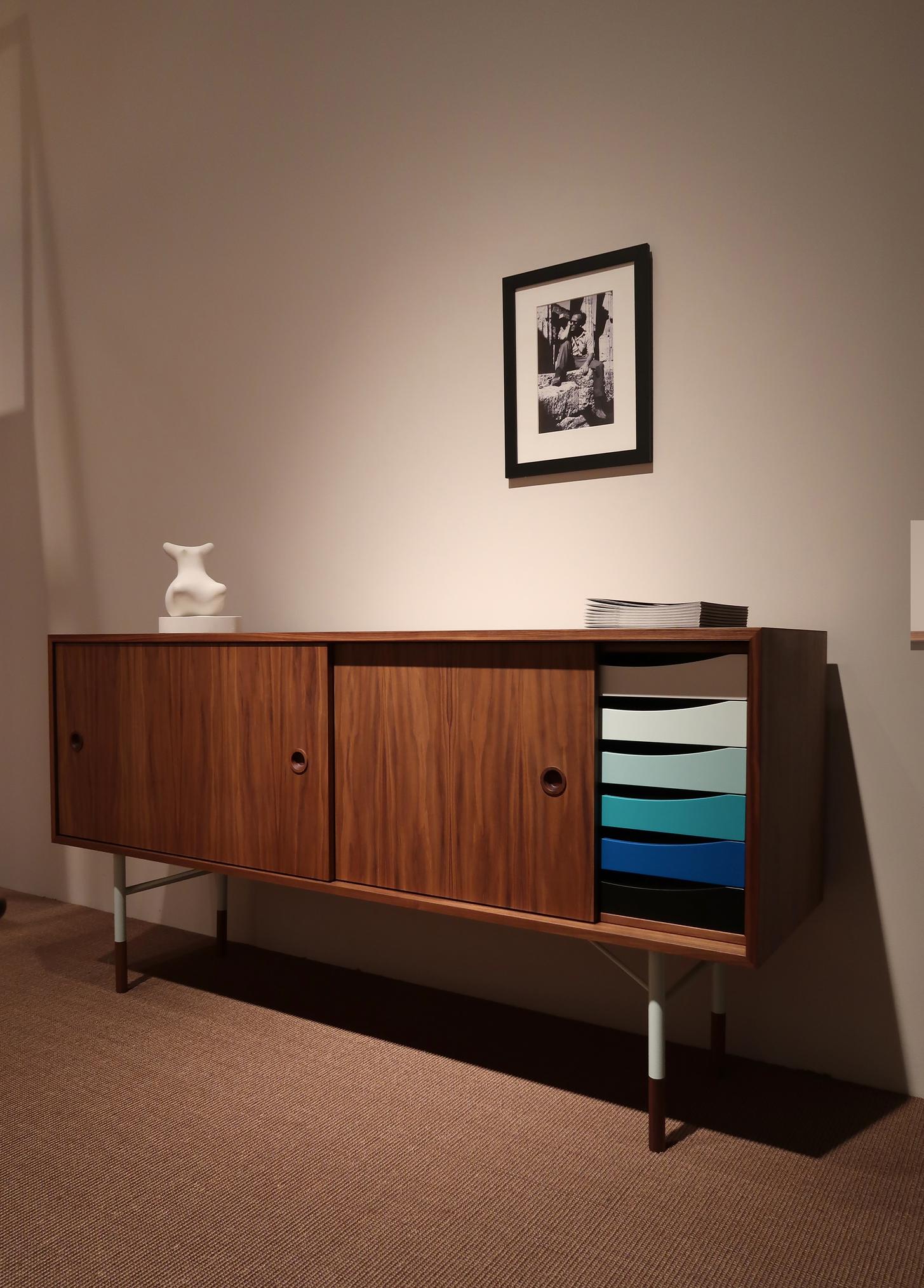 Finn Juhl Sideboard in Wood and whit Unit Tray in Cold Colors In New Condition In Barcelona, Barcelona